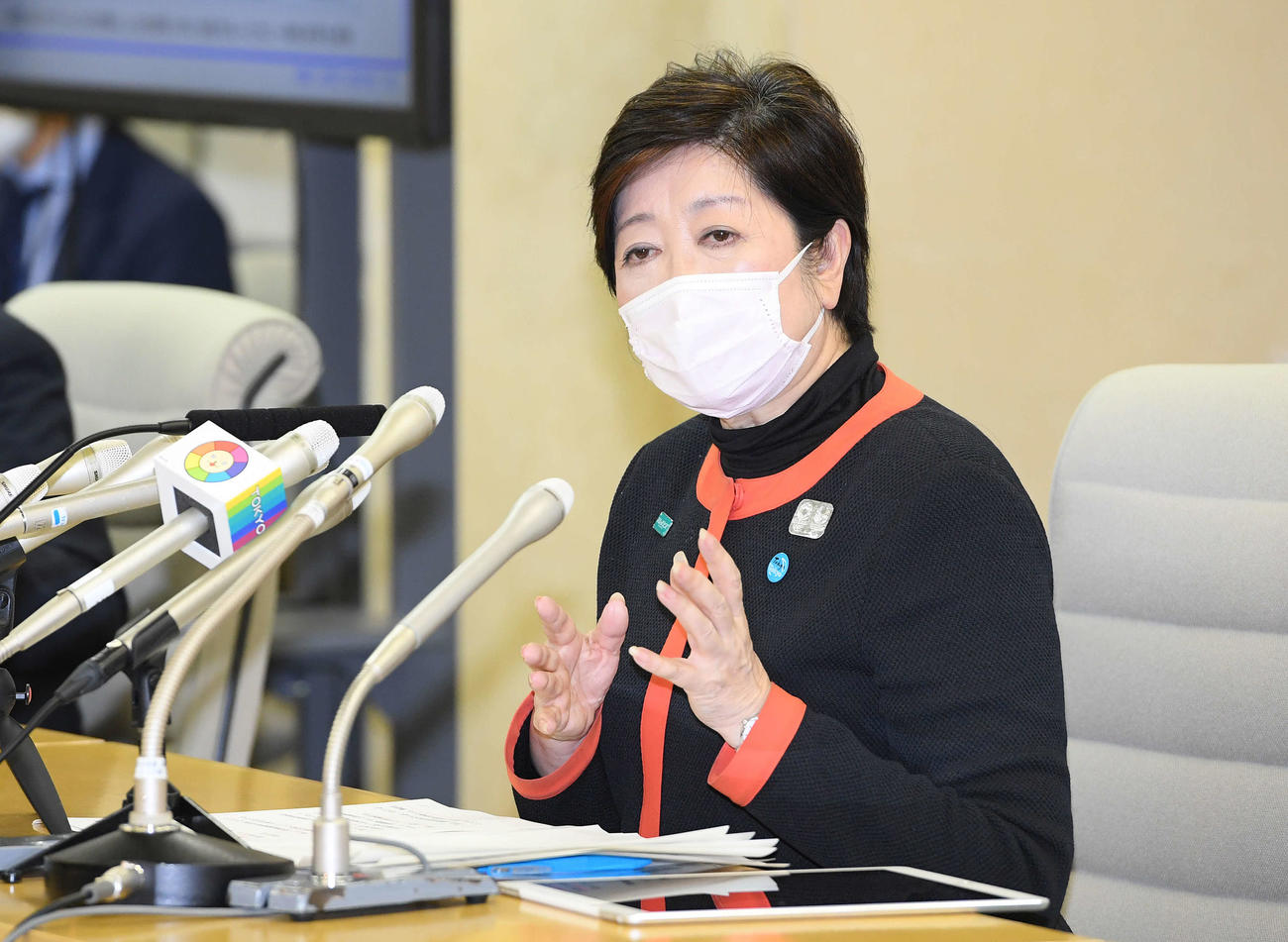 記者会見に臨む小池百合子東京都知事（撮影・鈴木みどり）