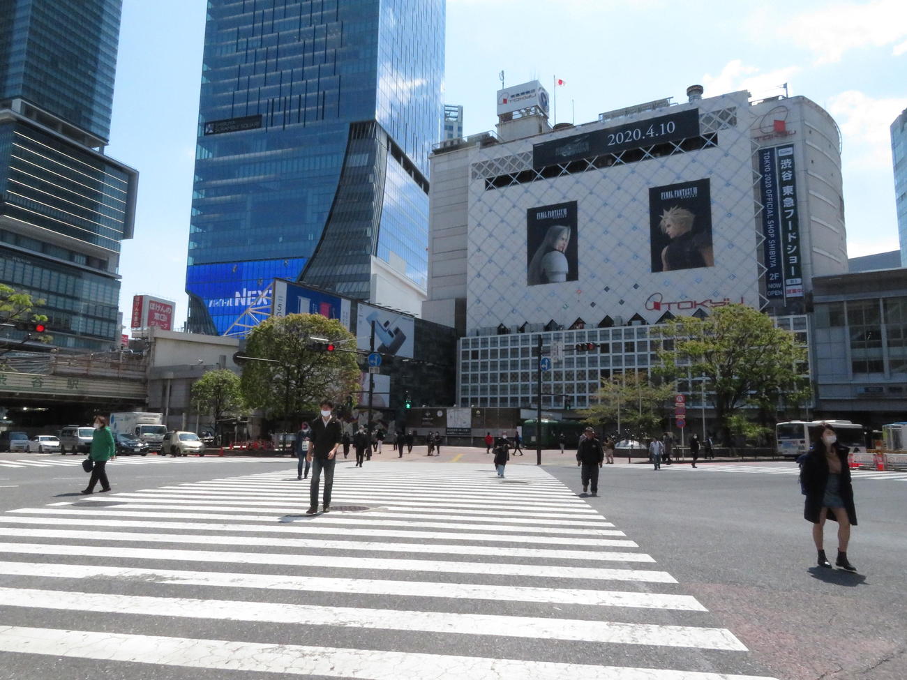 通常よりも人が少ない東京・渋谷駅前のスクランブル交差点（撮影・近藤由美子）