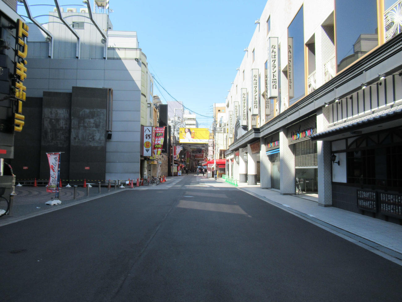 なんばグランド花月の前の道（撮影・星名希実）