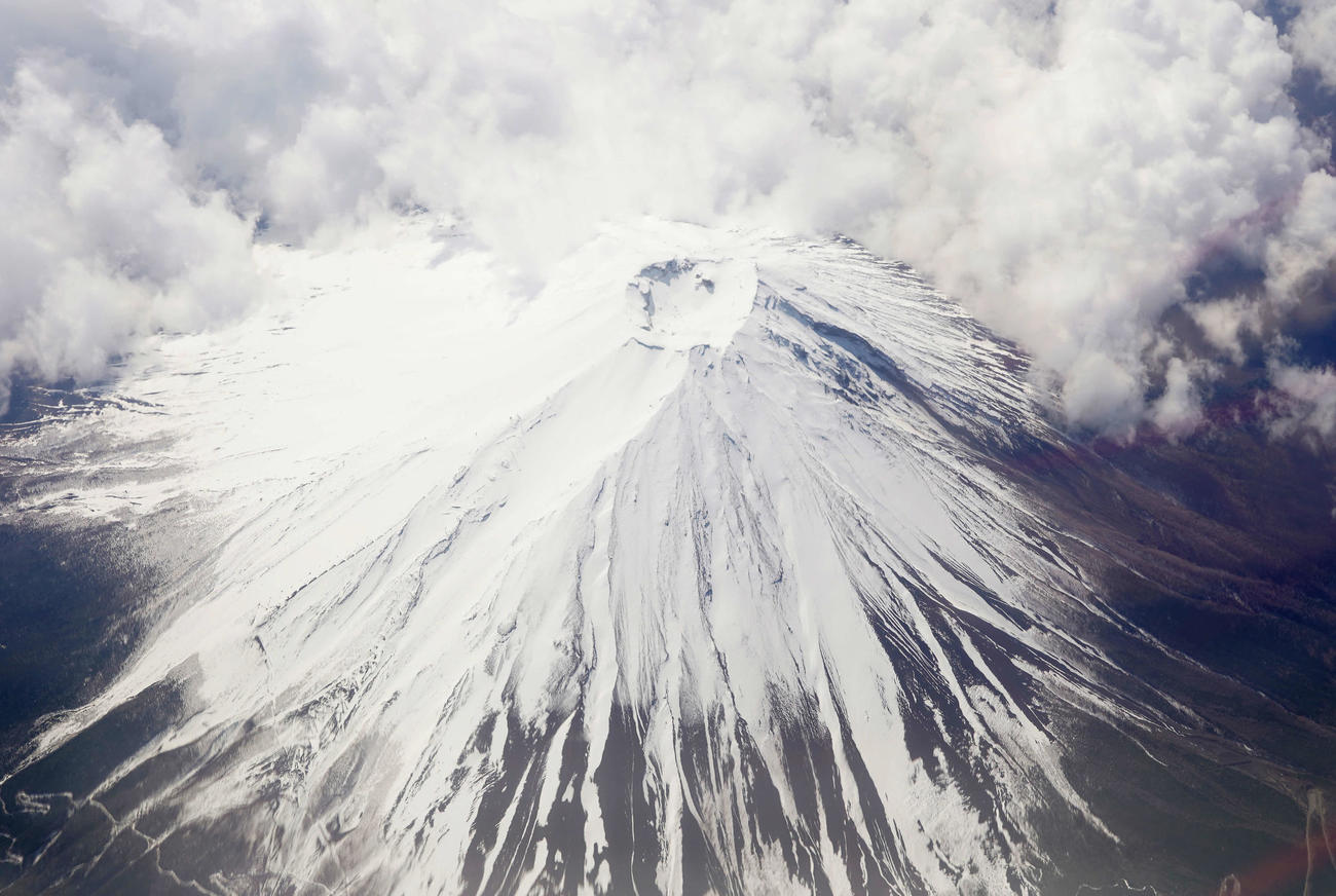 機中から望む富士山（撮影・江口和貴）