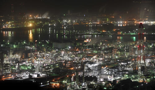 水島展望台から望む水島コンビナートの工場夜景（撮影・鈴木みどり）