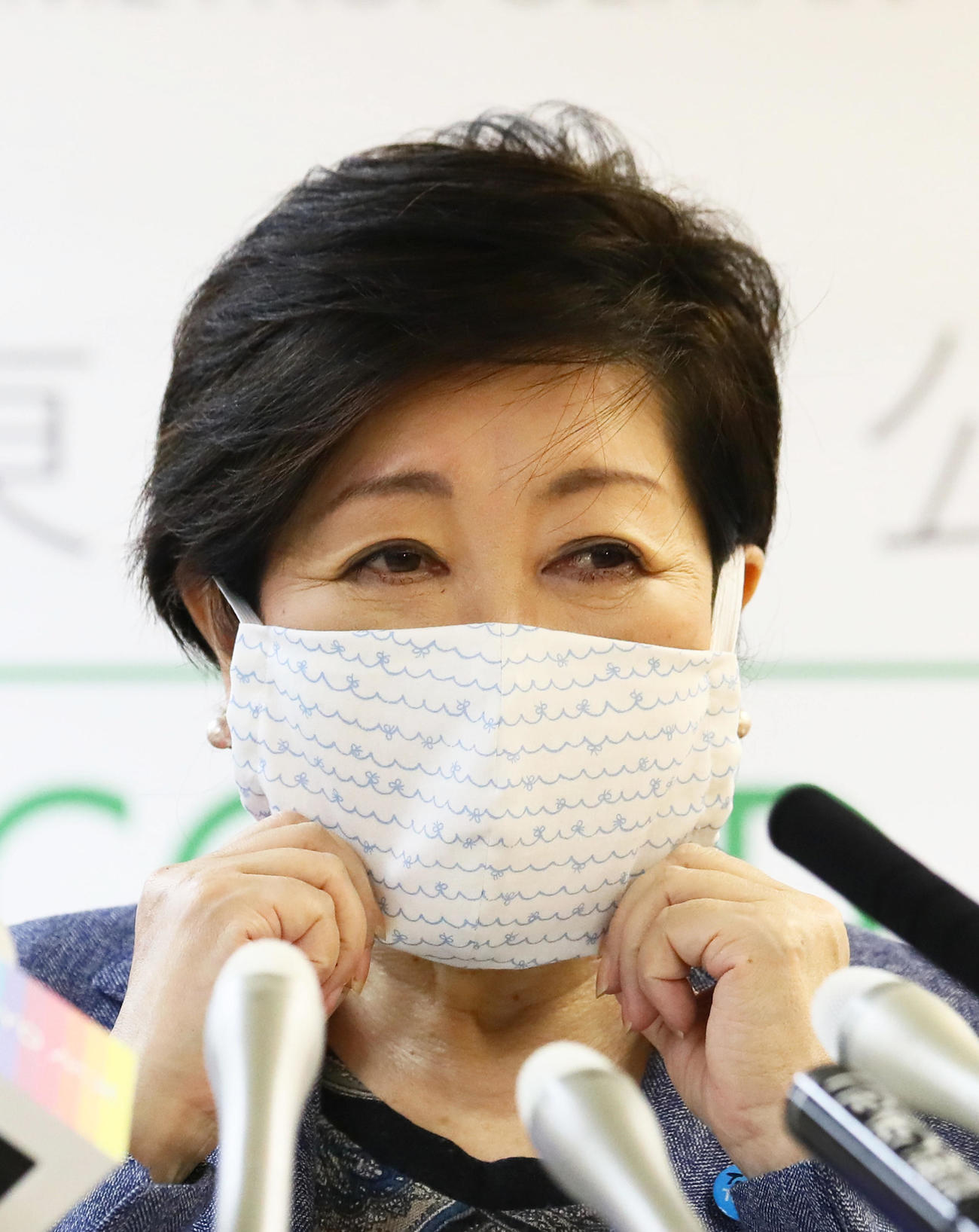 マスク姿に息苦しさを感じると話す東京都の小池百合子知事（撮影・足立雅史）