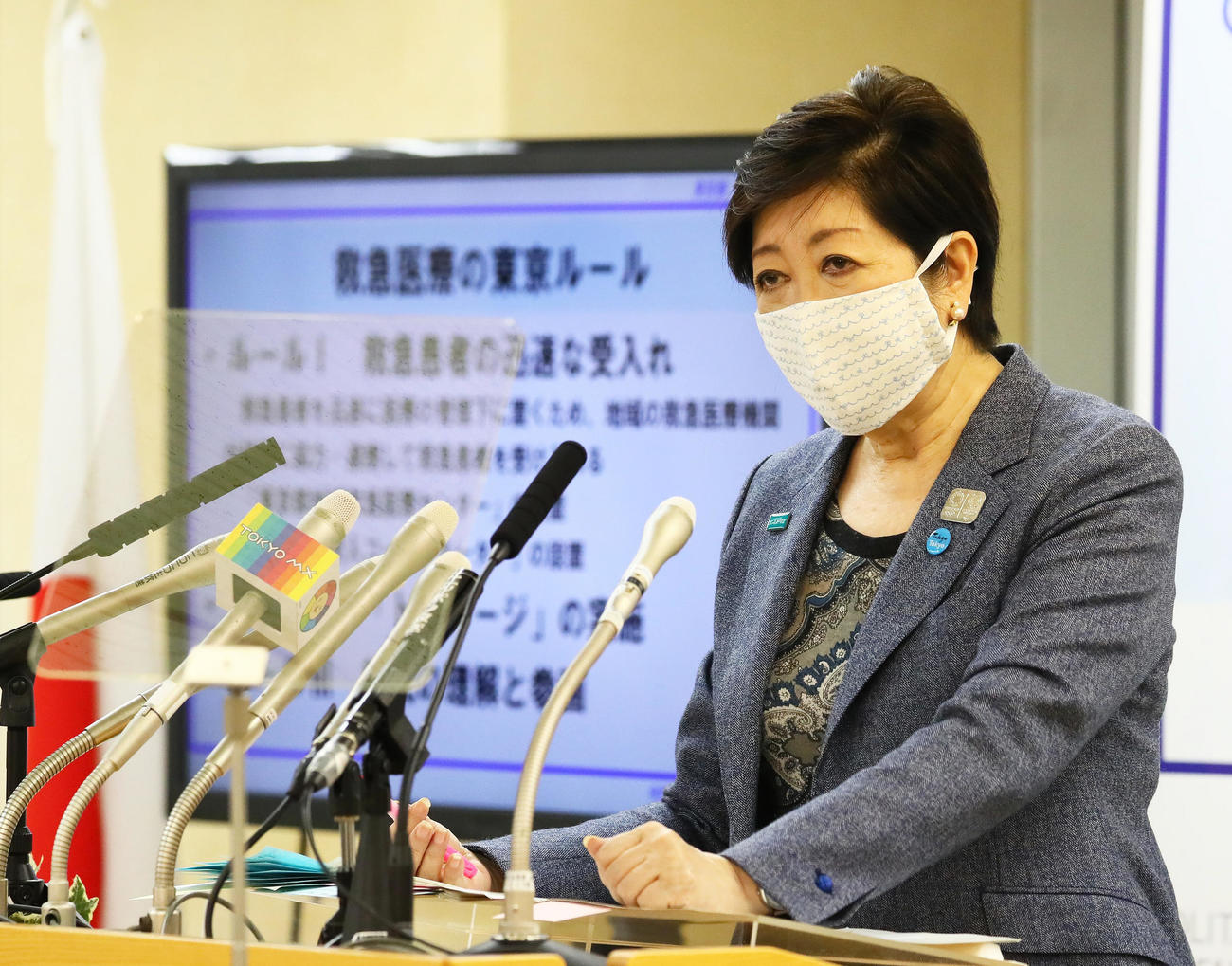 定例会見に臨む東京都の小池百合子知事（撮影・足立雅史）