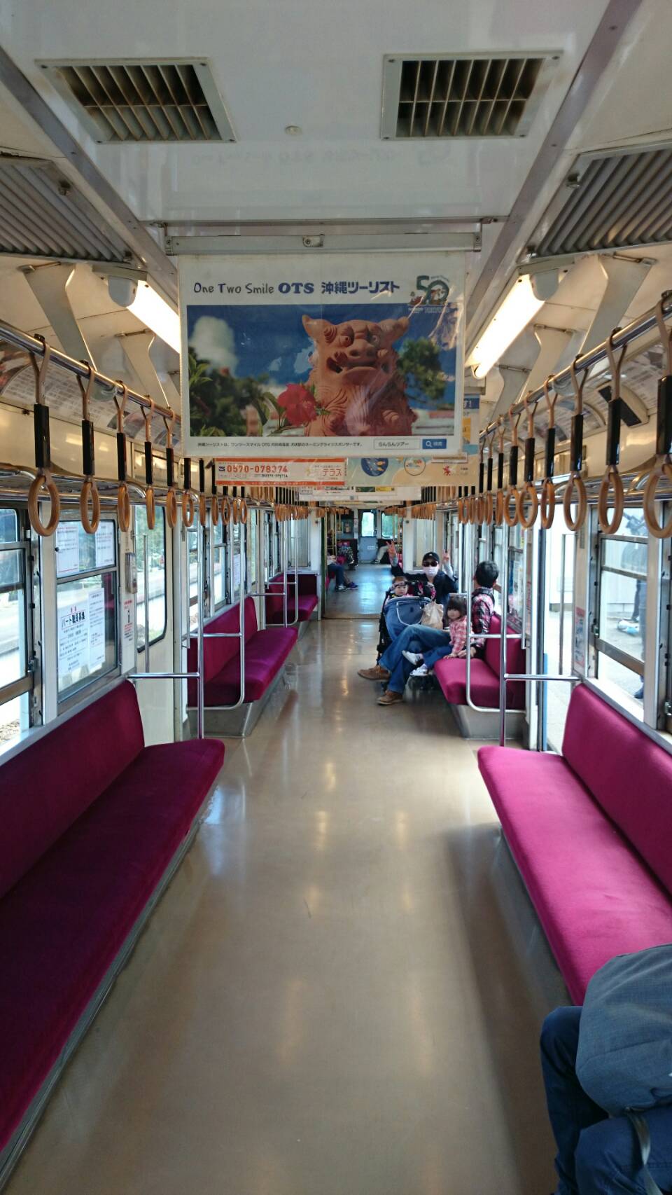 2両編成の銚子電鉄。19日は日曜日で親子連れが乗車していたが、平日は乗客ゼロの列車もあるという