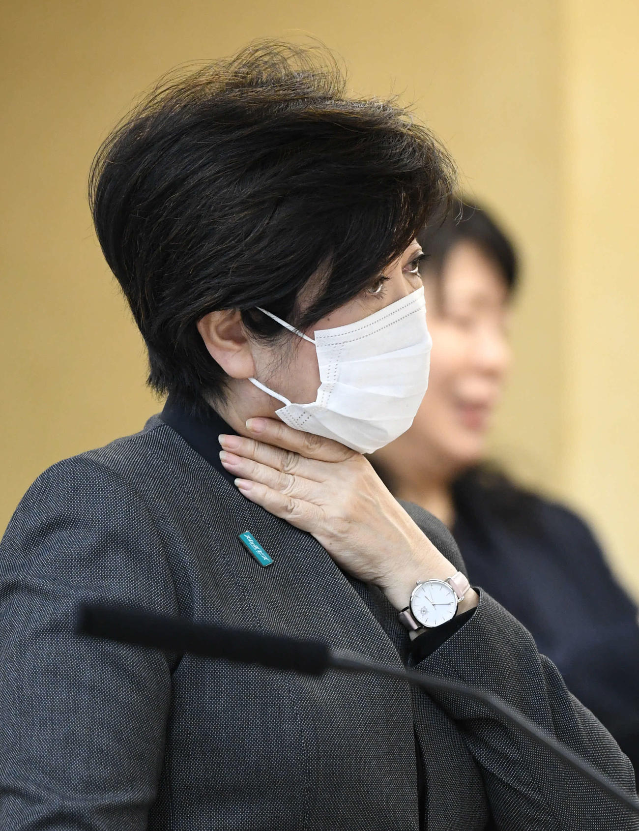定例会見で質問に答える小池都知事（撮影・山崎安昭）