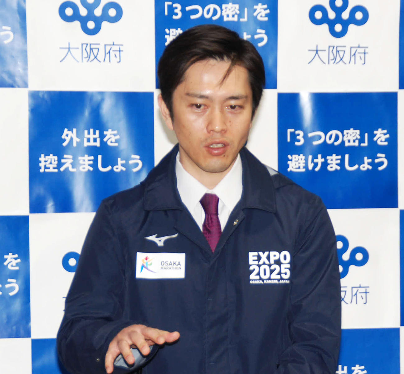 要請に応じないパチンコ店を公表した大阪府の吉村洋文知事（撮影・松浦隆司）