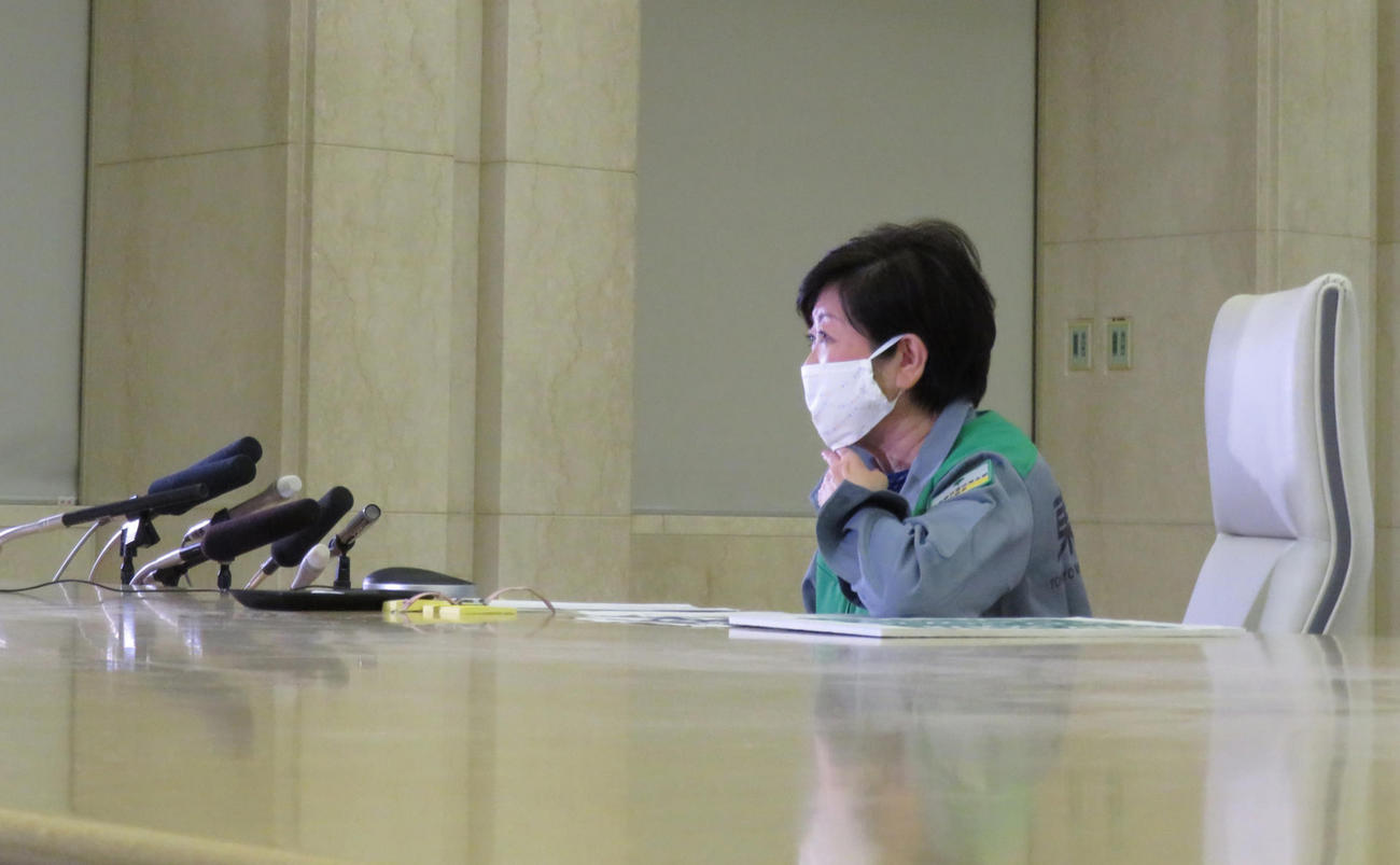 全国知事会で笑顔を見せる小池都知事（撮影・佐藤勝亮）