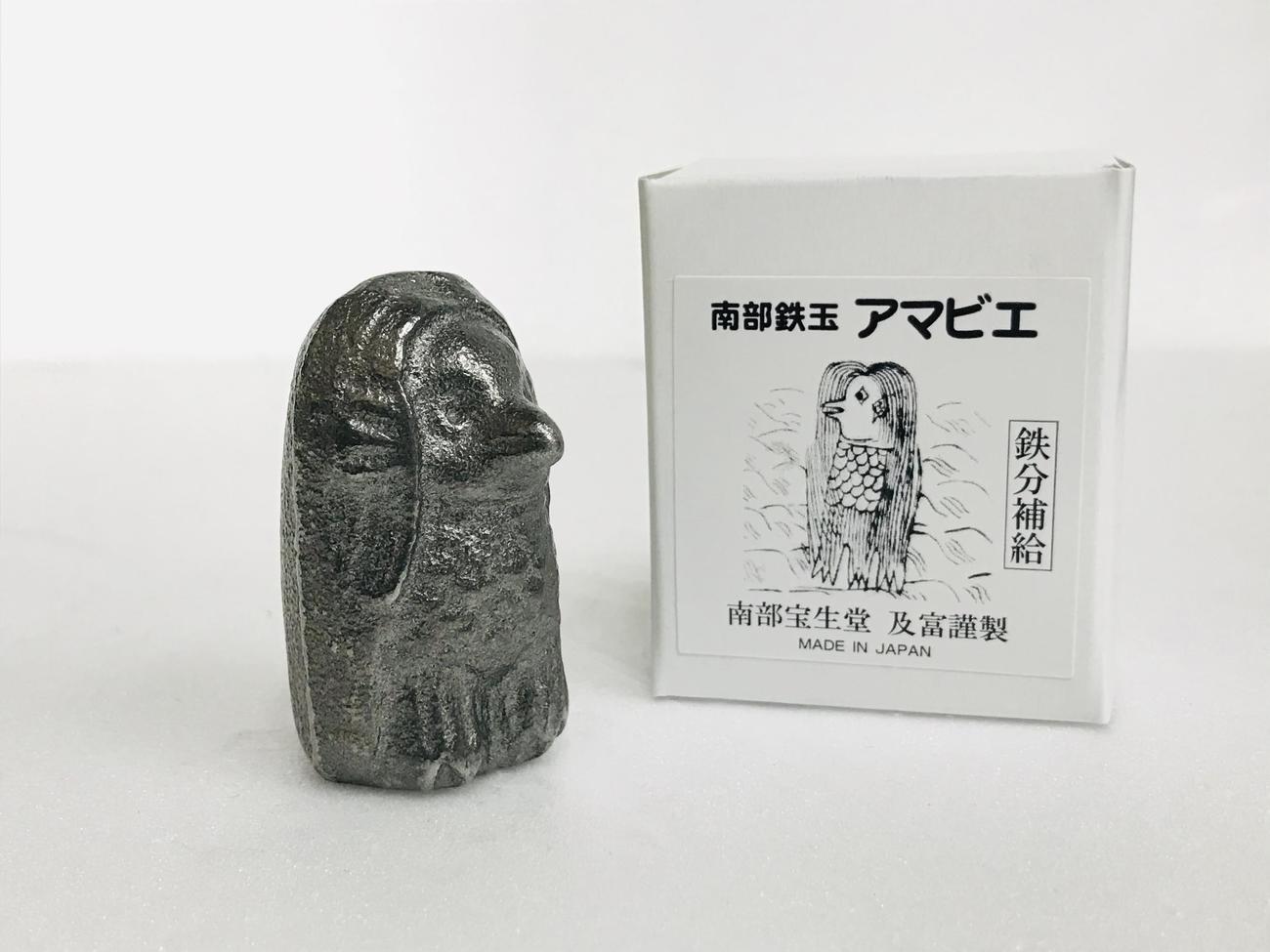 1万個以上の注文があるアマビエ型の南部鉄玉（及富提供）
