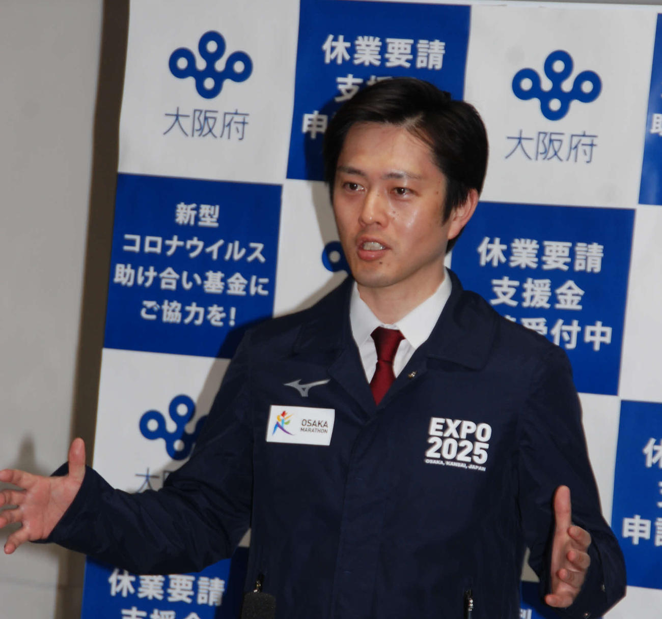 大阪府の吉村洋文知事（2020年5月7日撮影）