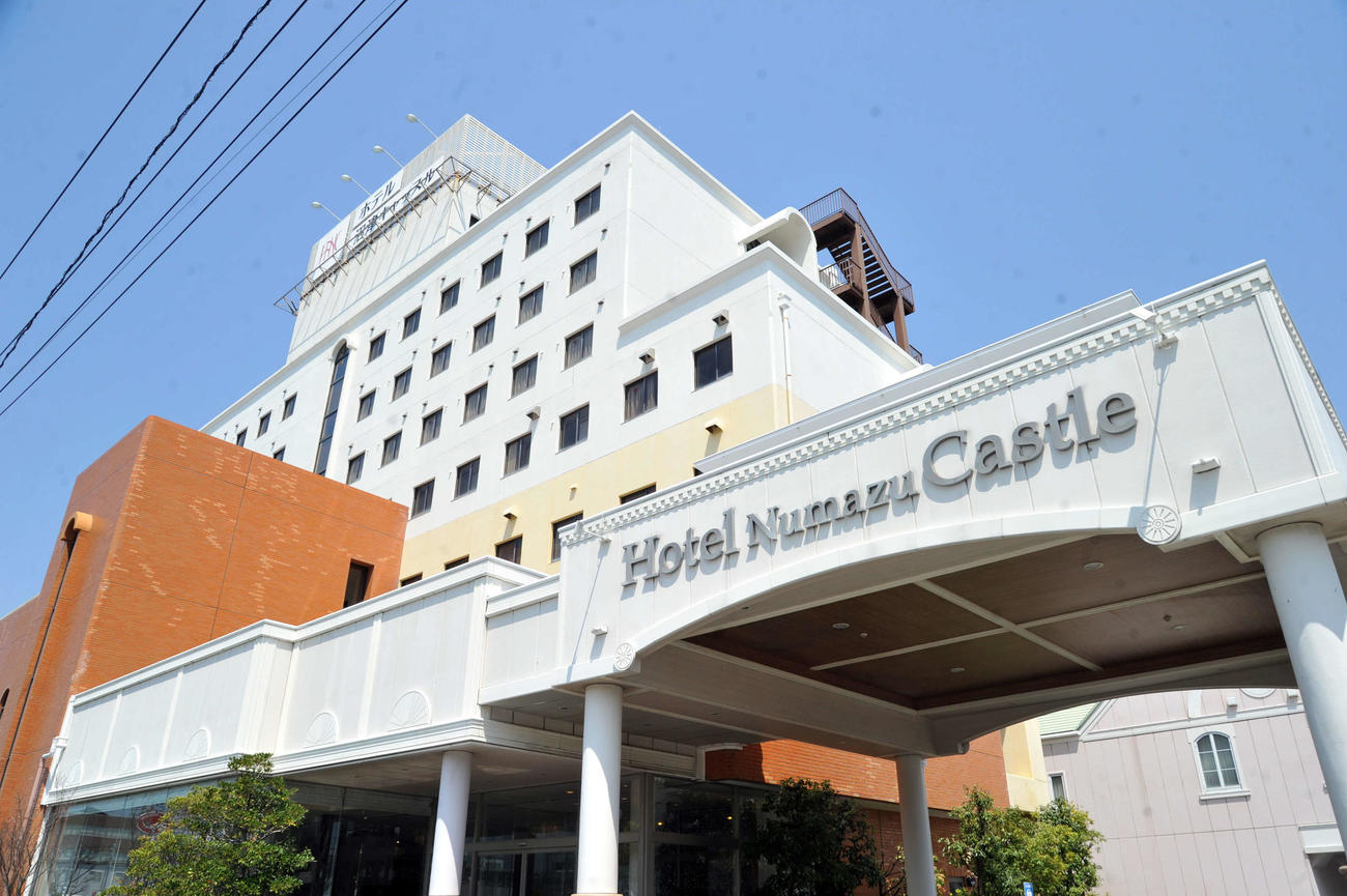 先月末で廃業したホテル沼津キャッスルの外観