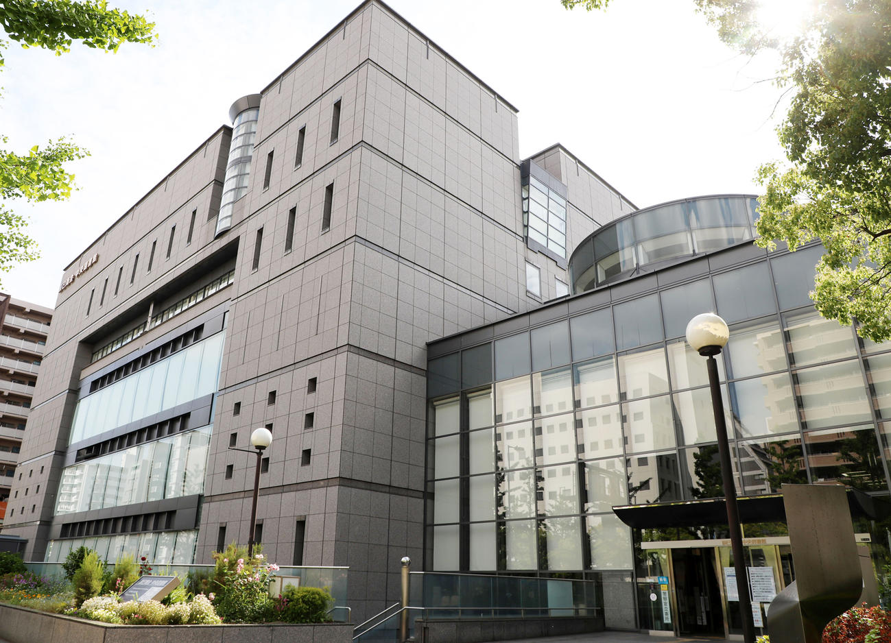 大阪市立中央図書館（撮影・加藤哉）