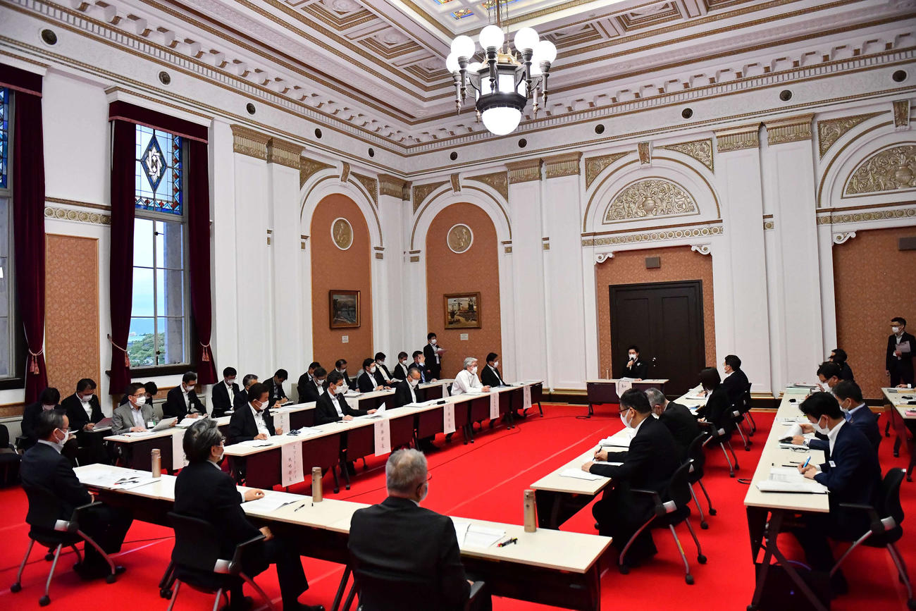 第17回大阪府新型コロナウイルス対策本部会議（撮影・上田博志）
