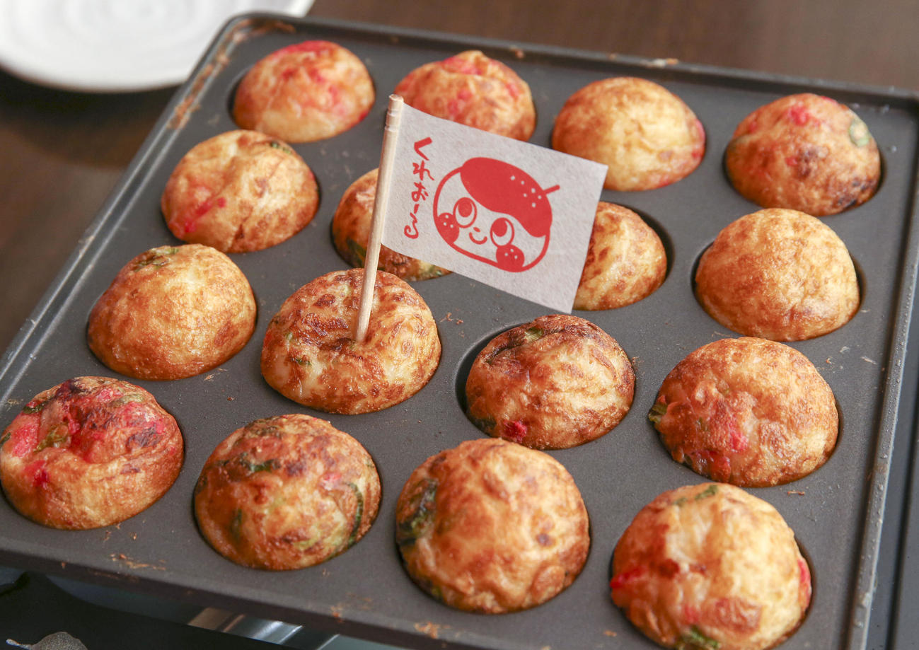 ソーシャルディスタンスひとりタコパ体験でたこ焼き完成！（撮影・上山淳一）
