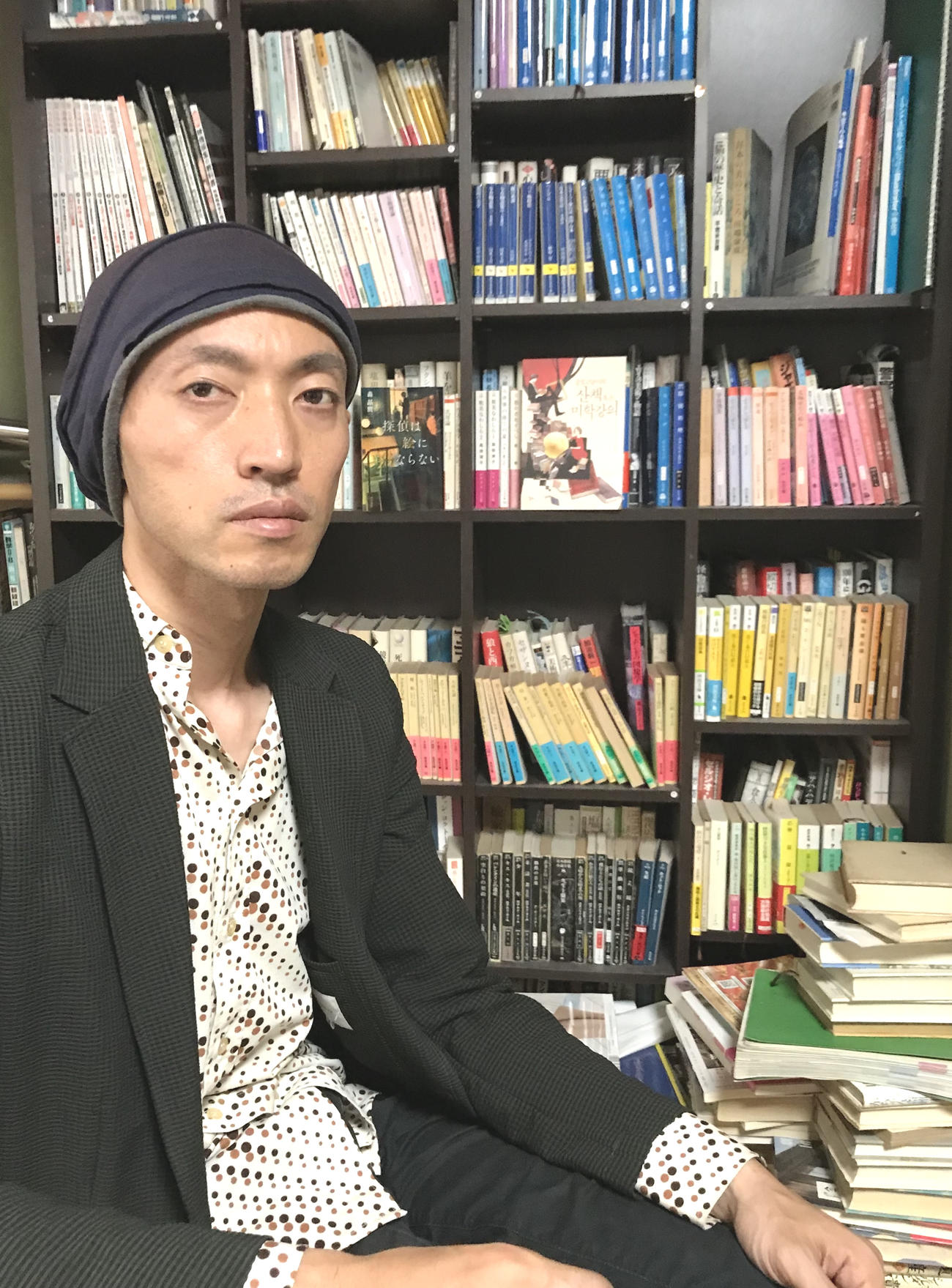 浜松市を舞台にした小説「探偵は絵にならない」の著者・森晶麿さん