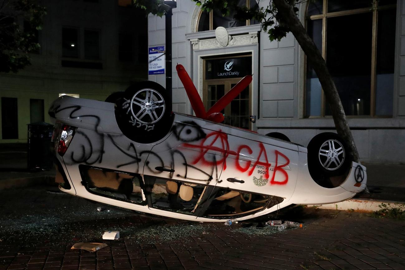 破壊された車両（ロイター）
