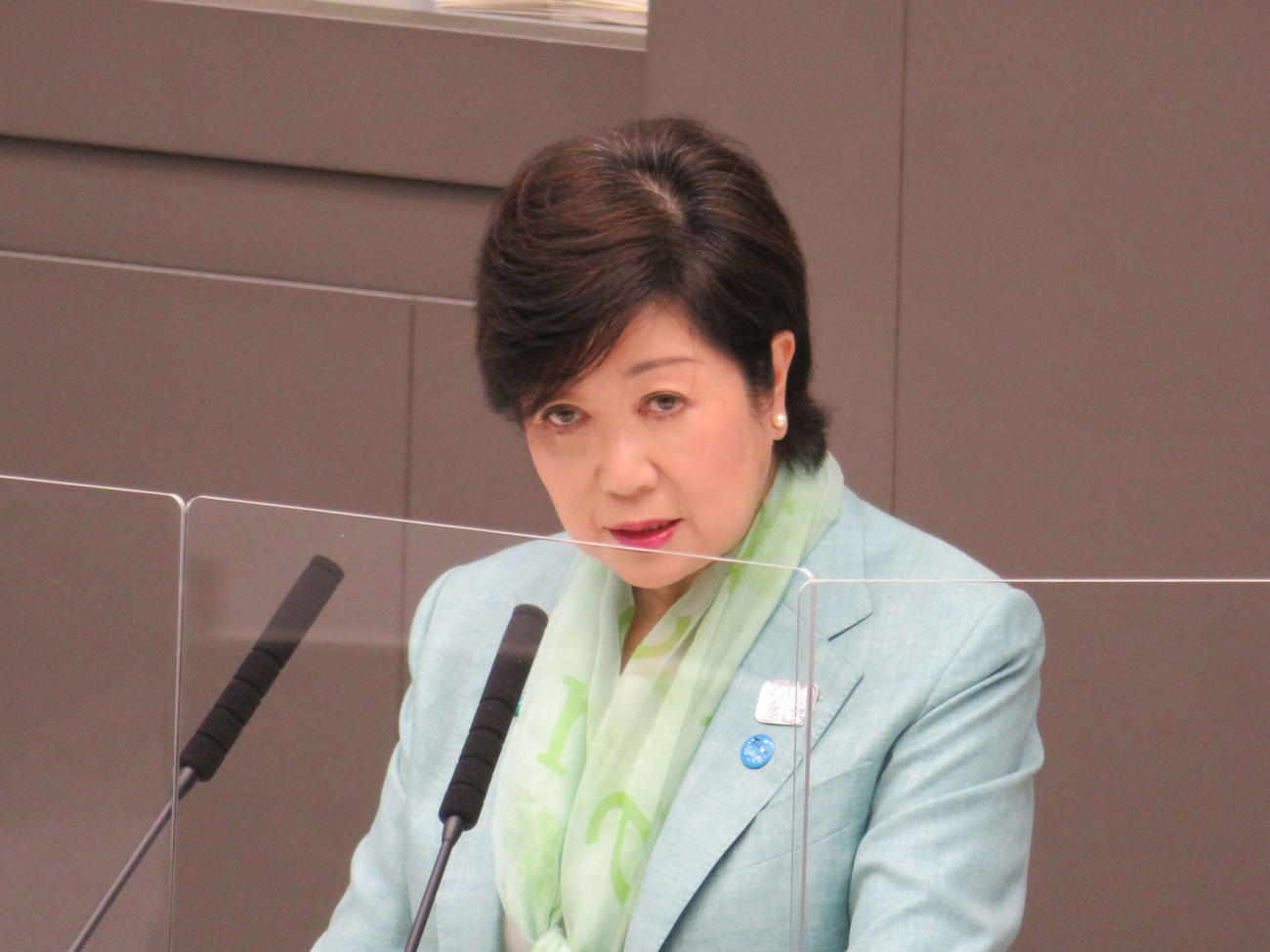 東京都議会にて答弁する、小池百合子知事（撮影・小早川宗一郎）