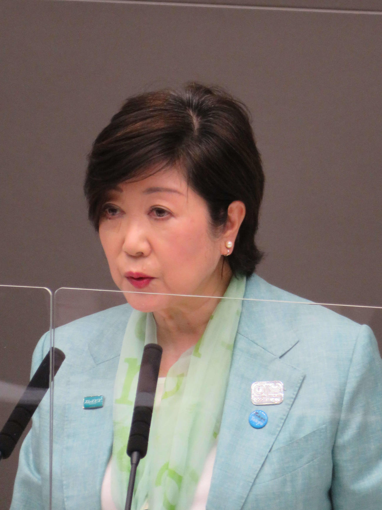 東京都議会にて答弁する、小池百合子知事（撮影・小早川宗一郎）