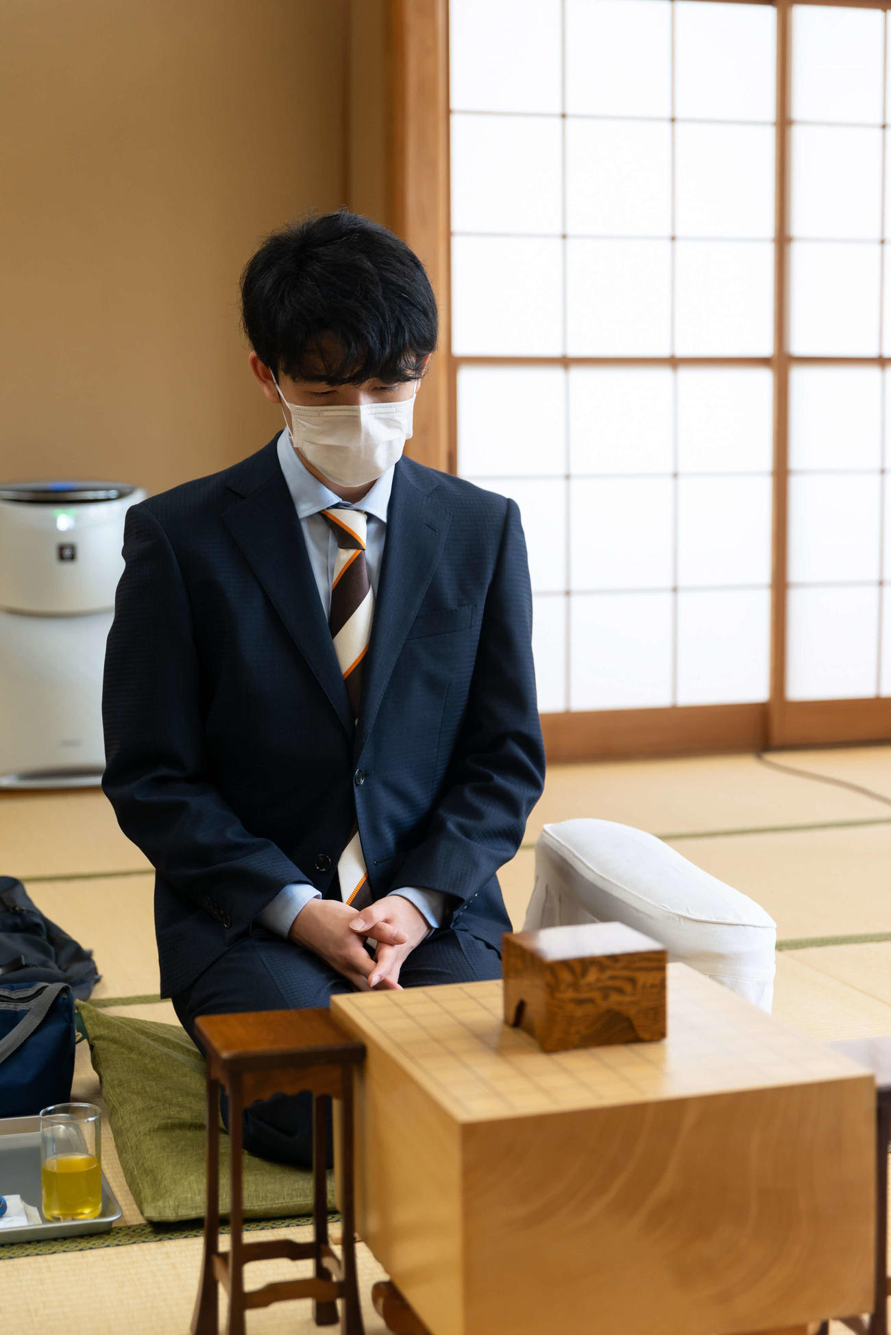 第91期棋聖戦挑戦者決定戦で対局する藤井聡太七段（日本将棋連盟提供）
