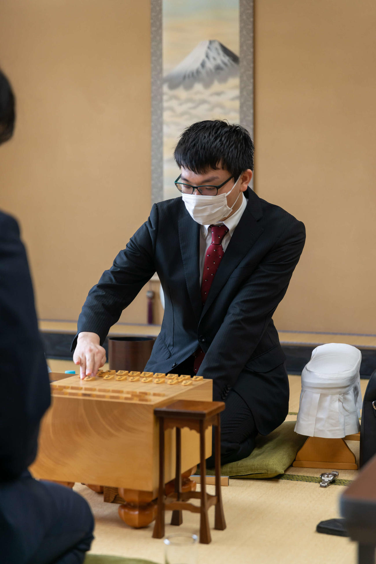 第91期棋聖戦挑戦者決定戦で対局する永瀬拓矢2冠（日本将棋連盟提供）