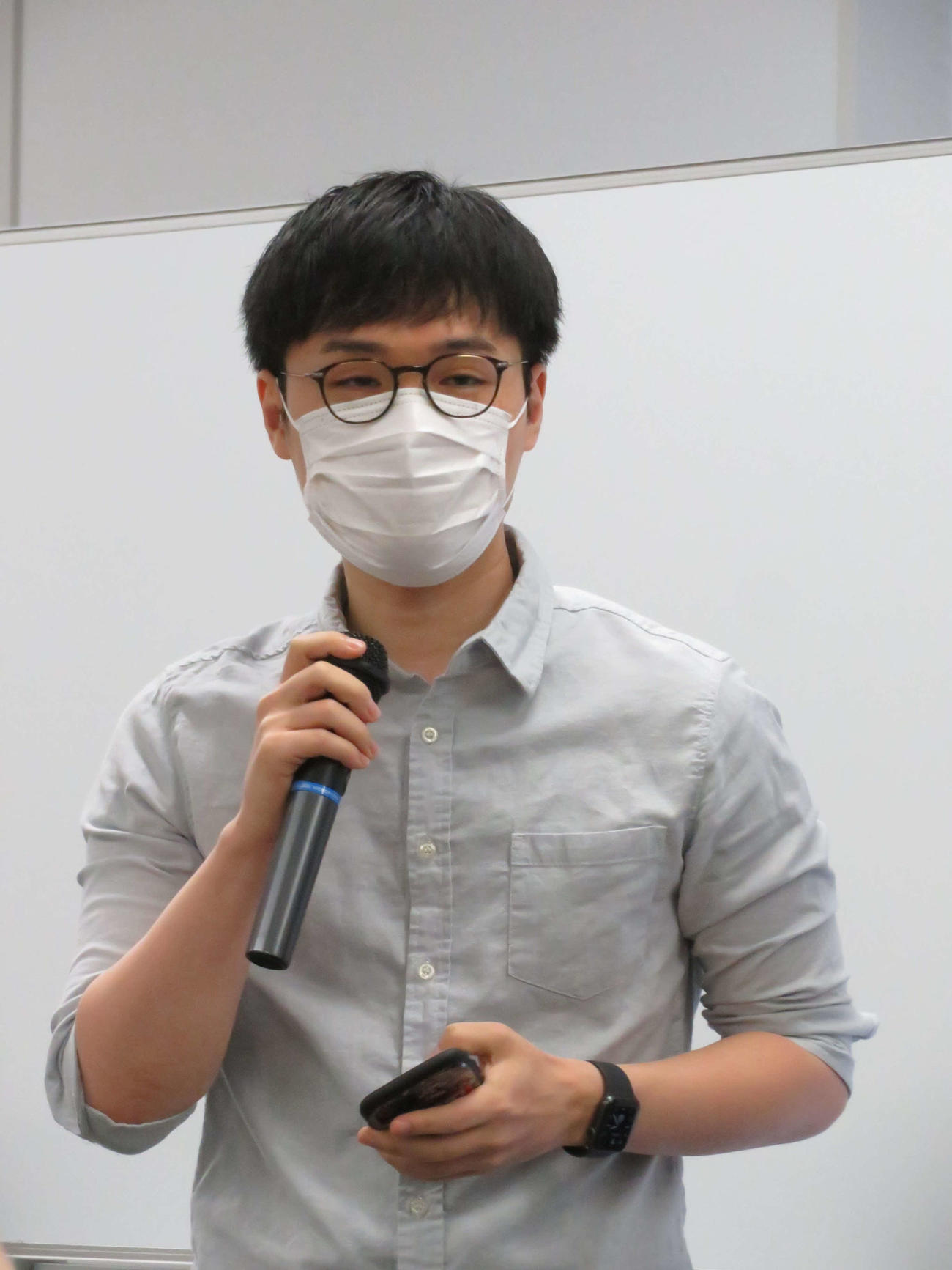 伊藤詩織さんの会見で、ツイートのリサーチに関して説明する荻上チキ氏（撮影・村上幸将）