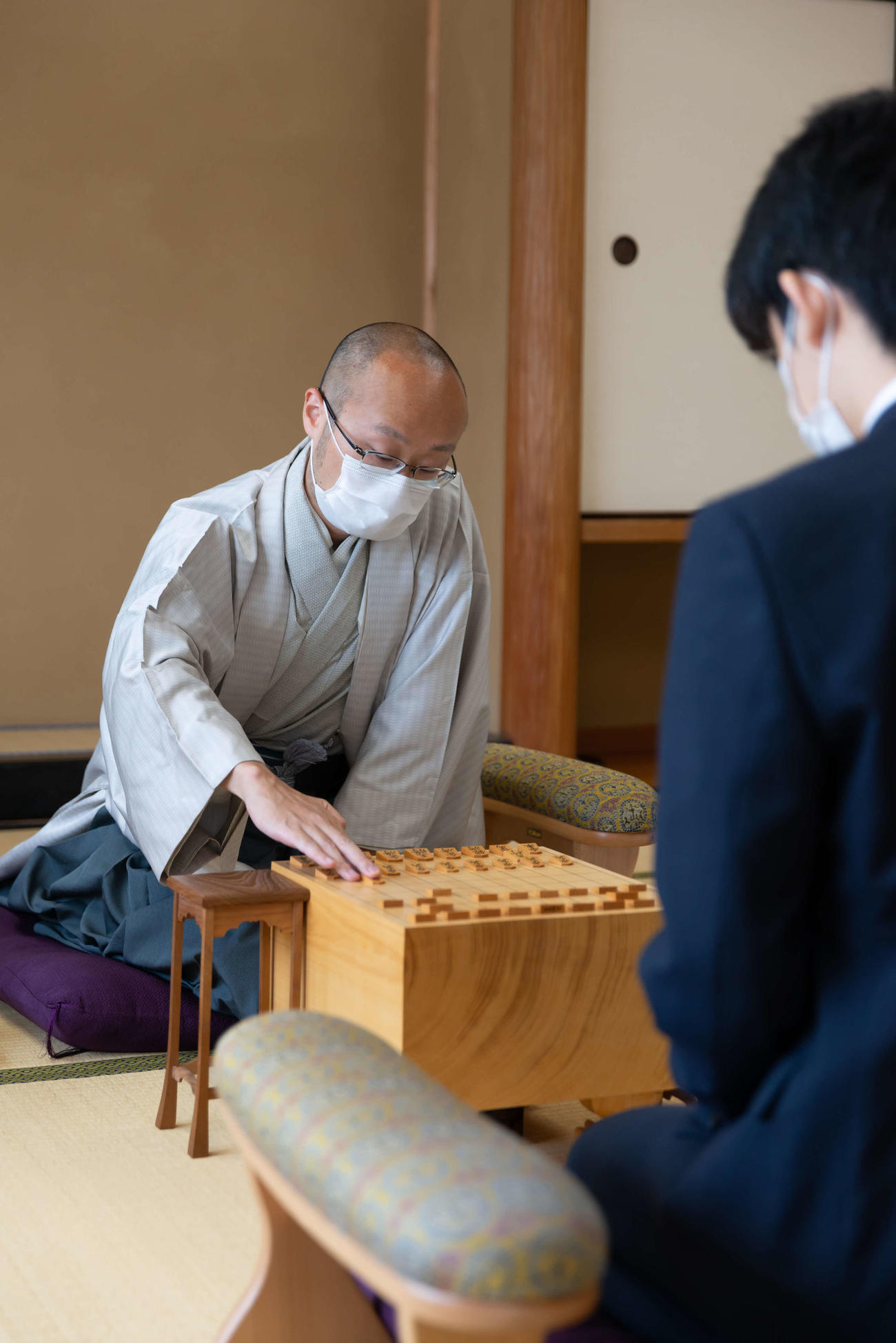 第91期棋聖戦5番勝負の第1局に臨んだ渡辺明棋聖（日本将棋連盟提供）
