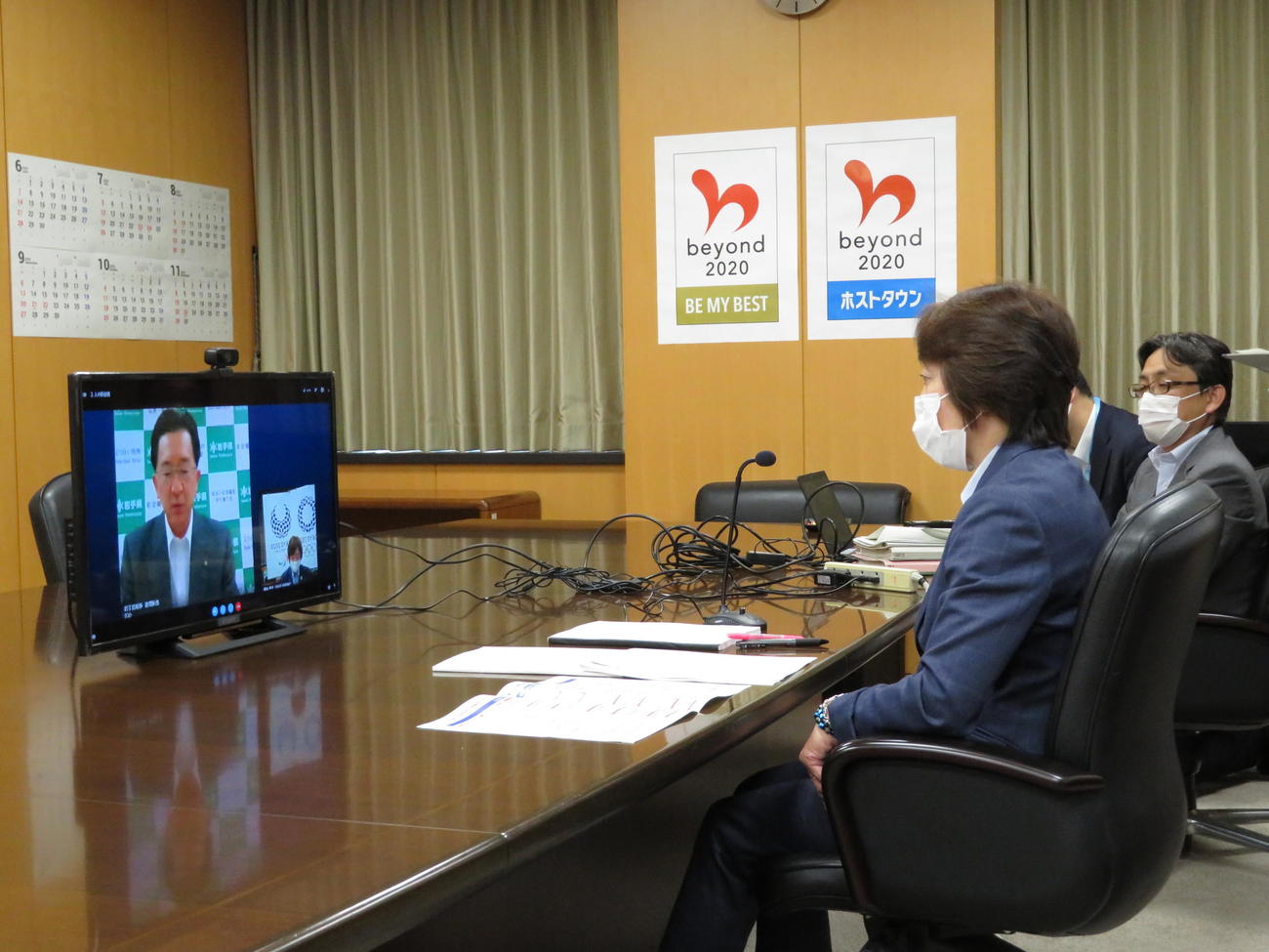 岩手県の達増拓也知事のオンライン面会に応じた橋本聖子五輪相（撮影・近藤由美子）