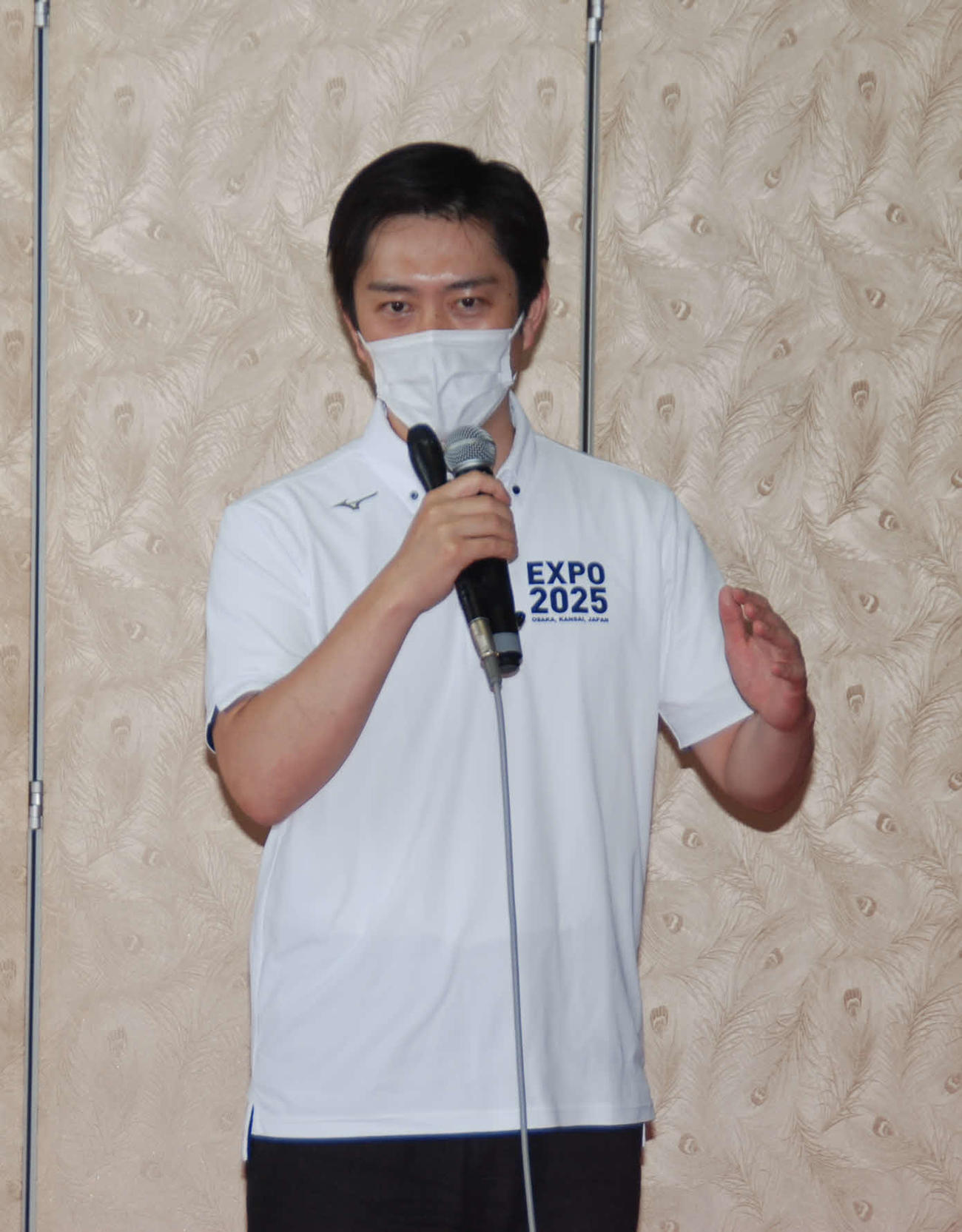 定例会見を行った大阪府の吉村洋文知事（撮影・松浦隆司）