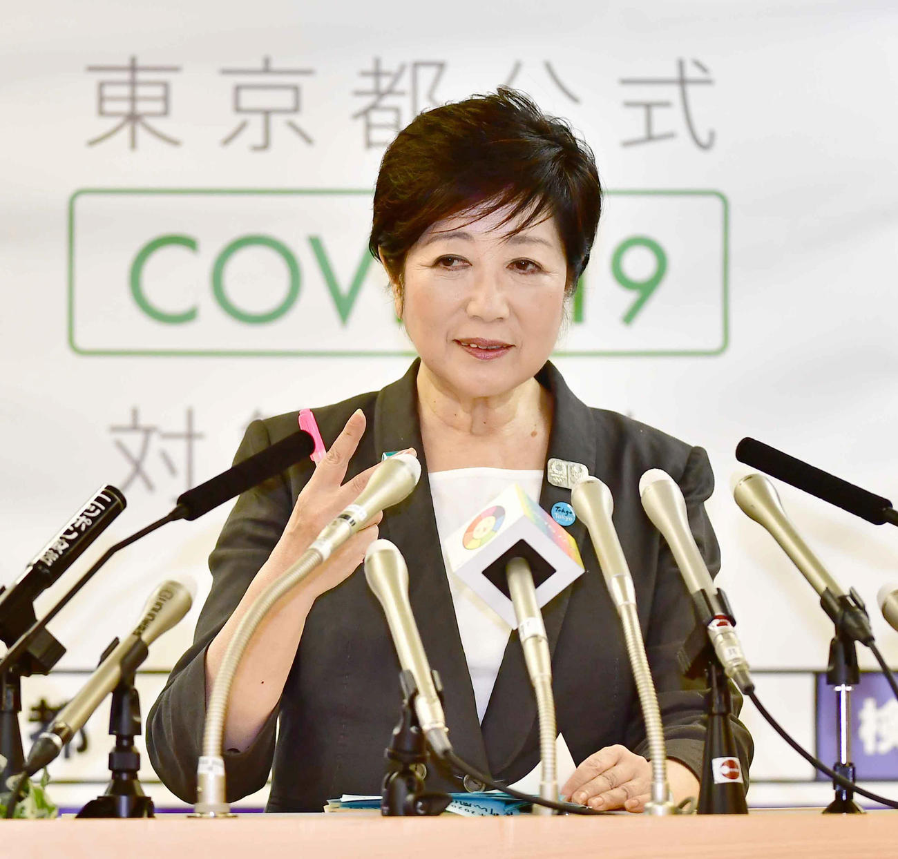 定例会見に臨む小池東京都知事（撮影・小沢裕）