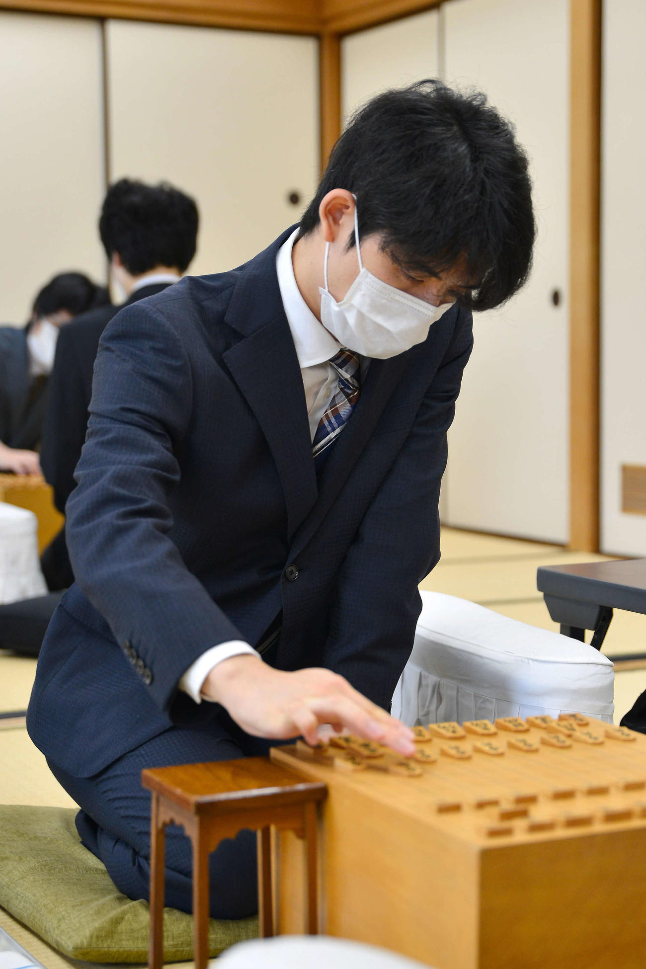 第61期王位戦挑戦者決定リーグ戦最終一斉対局に臨んだ藤井聡太七段（日本将棋連盟提供）
