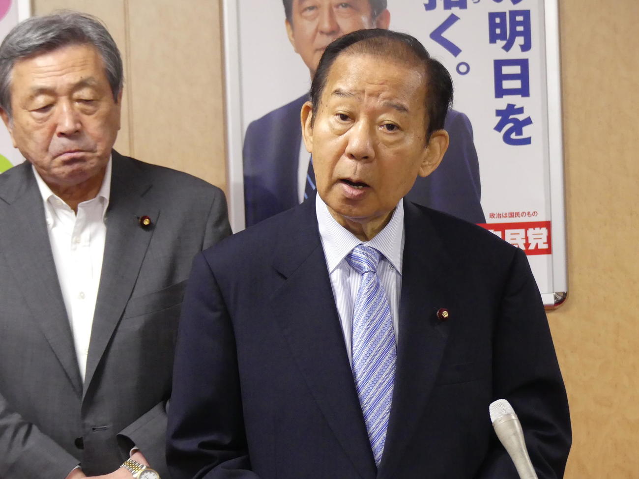 通常国会閉会を受けて、取材に応じる自民党の二階俊博幹事長
