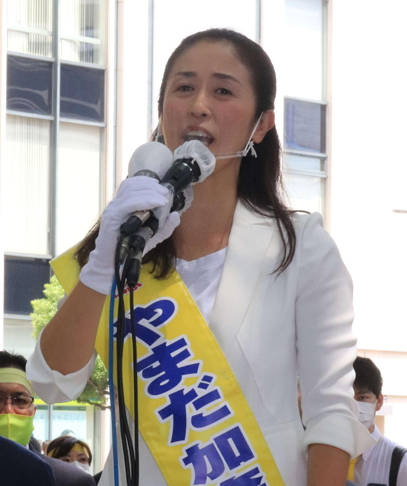 北区王子駅前で、都議補選に向けた第一声をあげた山田加奈子氏（撮影・小早川宗一郎）