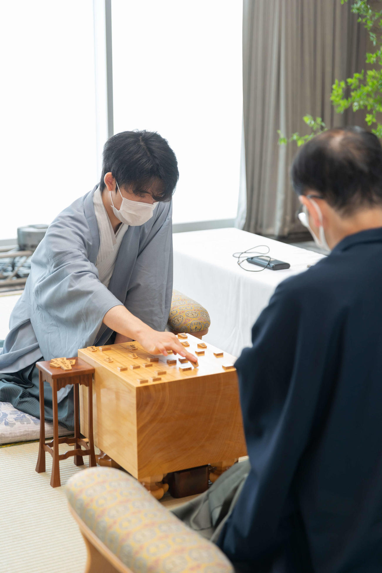 第61期王位戦第1局の2日目に臨んだ藤井聡太七段（日本将棋連盟提供）