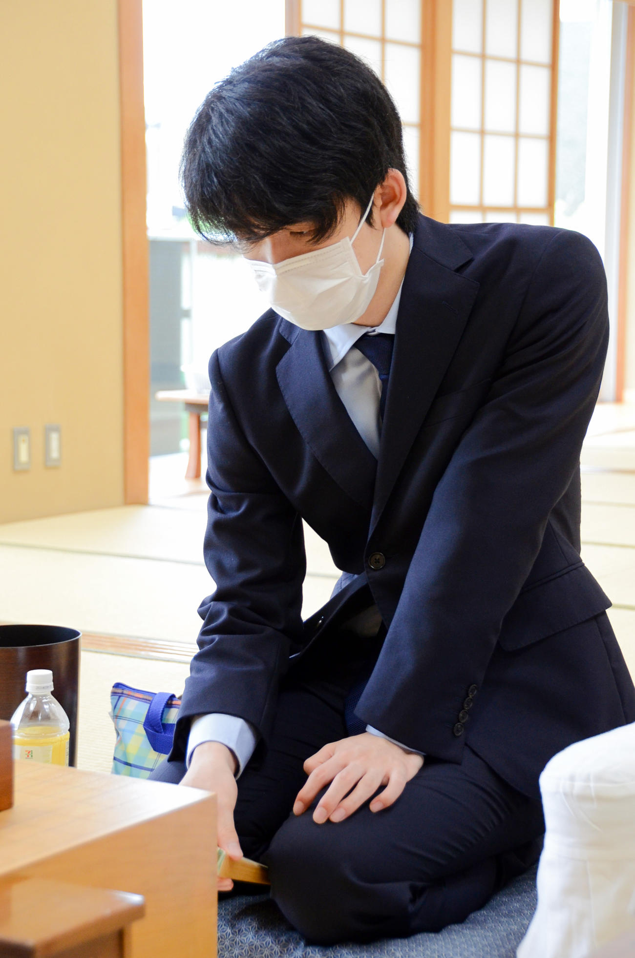 順位戦B級2組2回戦に臨んだ藤井聡太七段（日本将棋連盟提供）