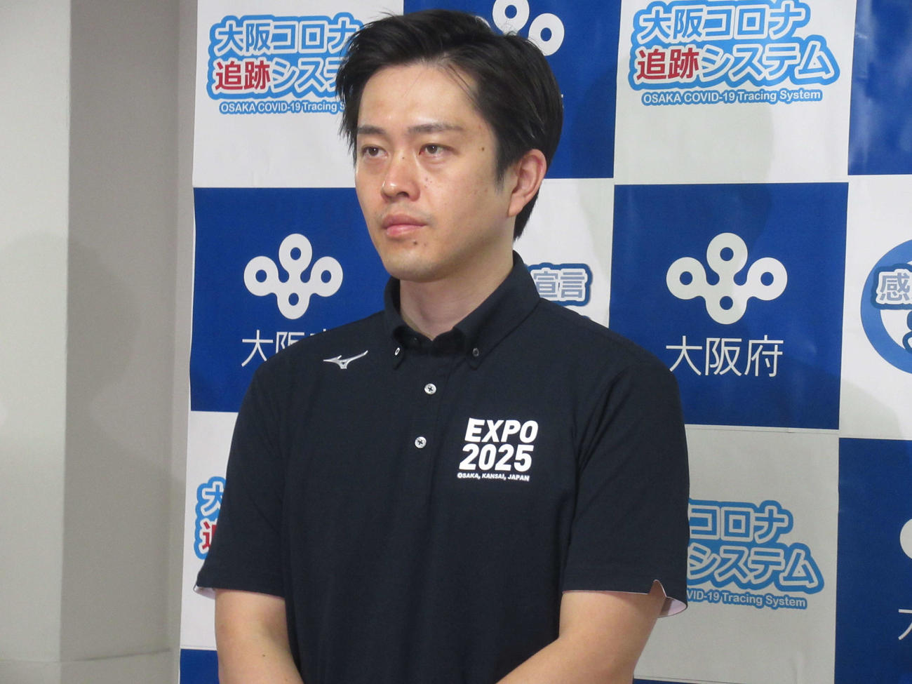 取材に応じる大阪府の吉村洋文知事（撮影・星名希実）