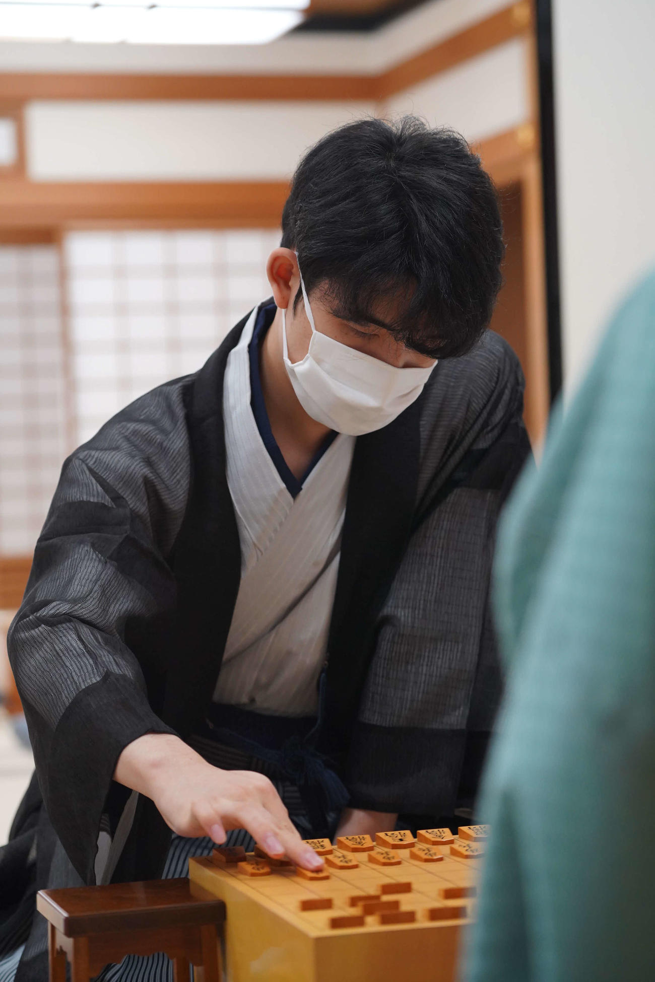 第91期棋聖戦5番勝負第4局に臨んだ藤井聡太七段（日本将棋連盟提供）