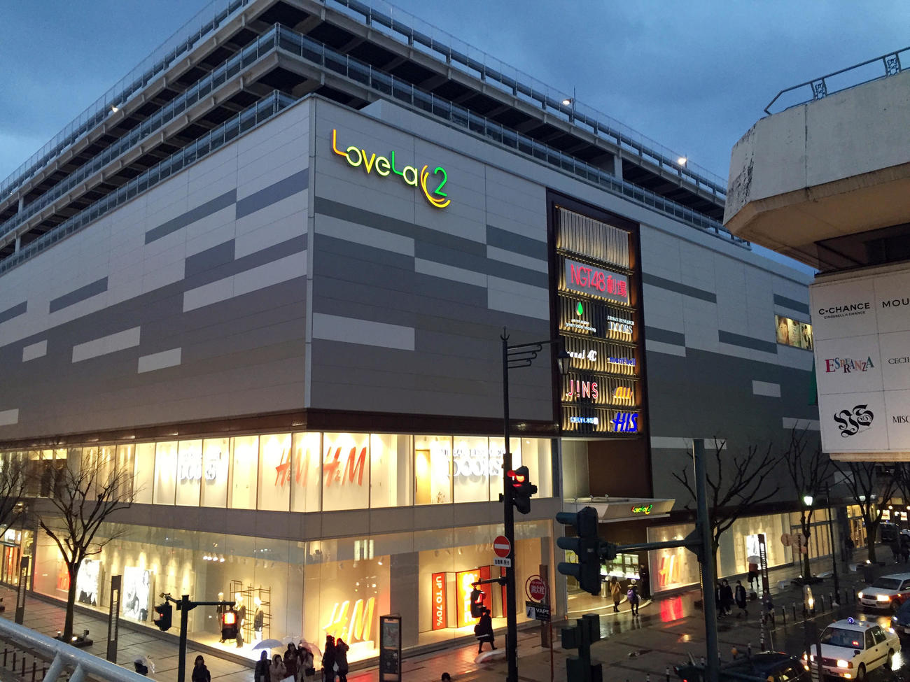 新潟市内のNGT48劇場が入るビル