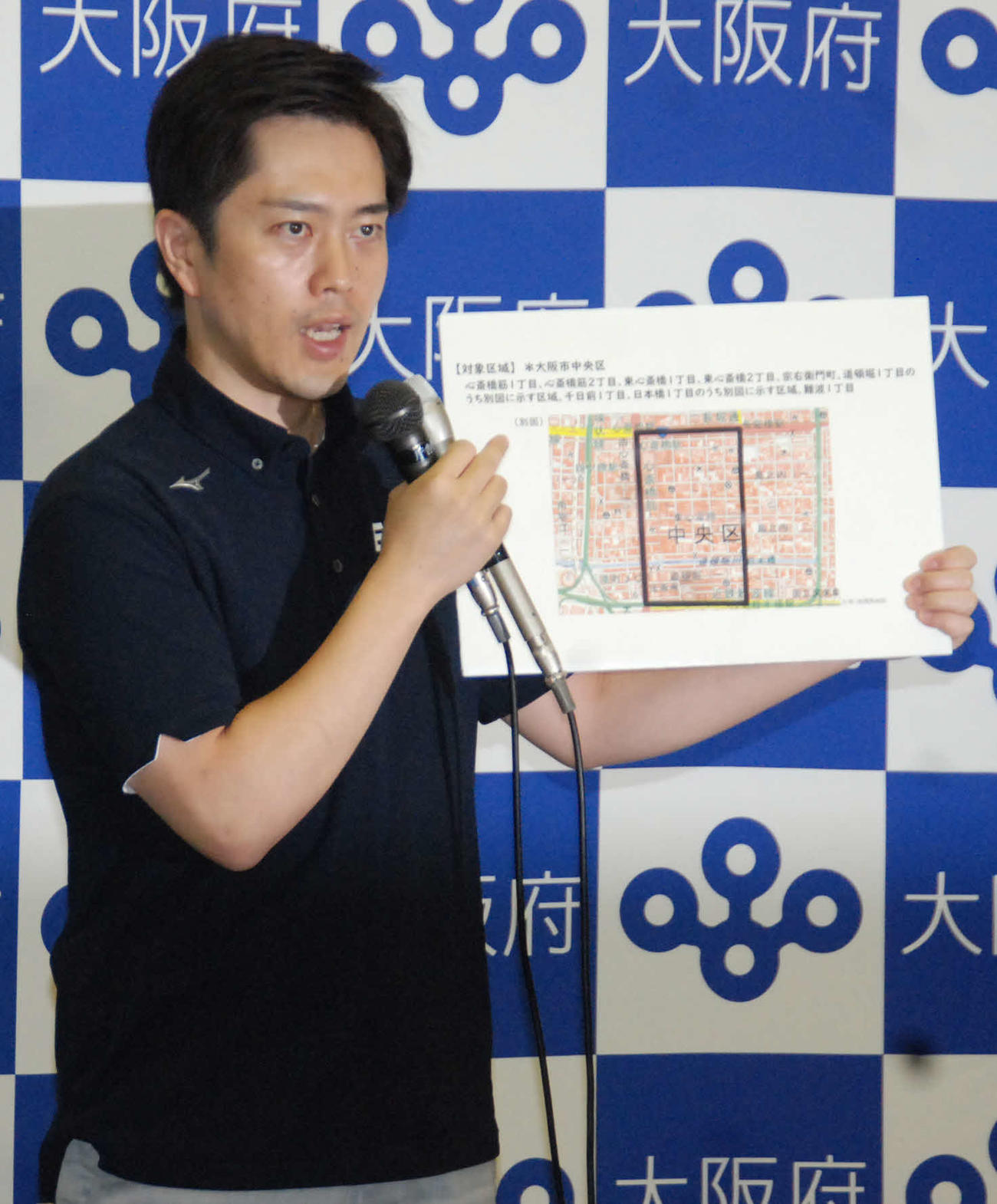 休業要請を呼び掛ける大阪府の吉村洋文知事（撮影・松浦隆司）