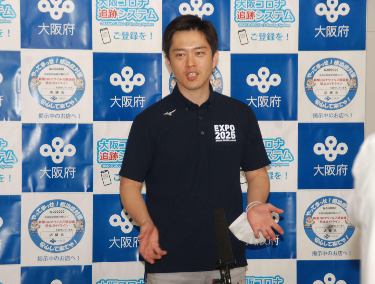 休業要請の考えを明かした大阪府の吉村洋文知事（撮影・松浦隆司）