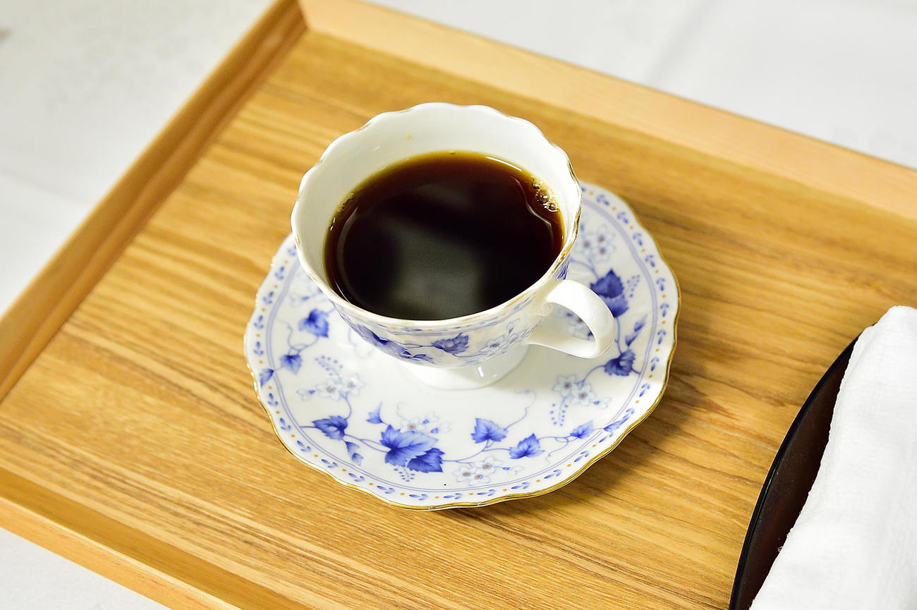 木村一基王位が午前おやつタイムに注文したブレンドコーヒー（ブラック）（日本将棋連盟提供）