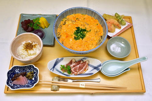 木村一基王位が昼食に注文した「玉子とじそば膳」(日本将棋連盟)