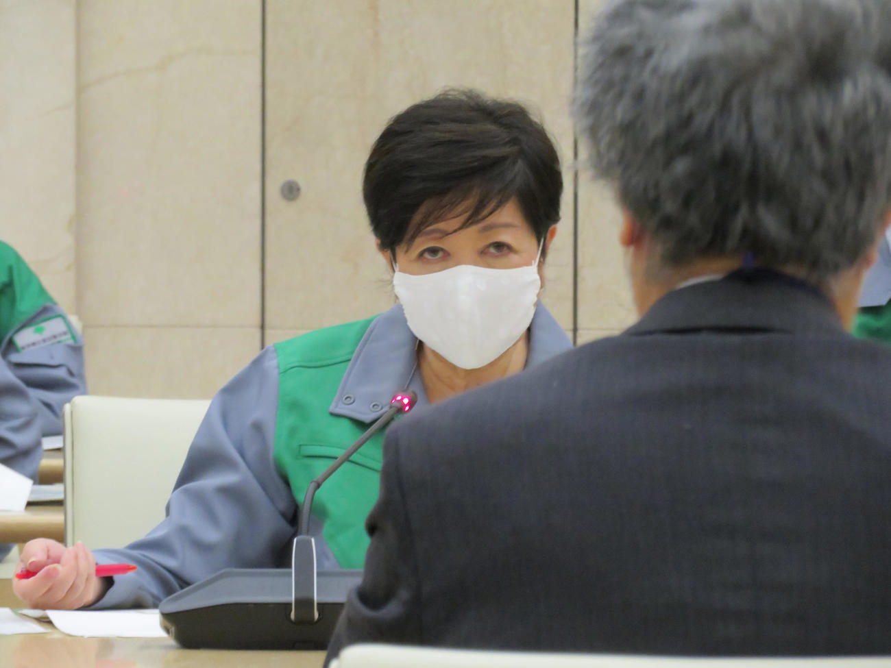 モニタリング会議で発言する、東京都の小池百合子知事（撮影・佐藤勝亮）