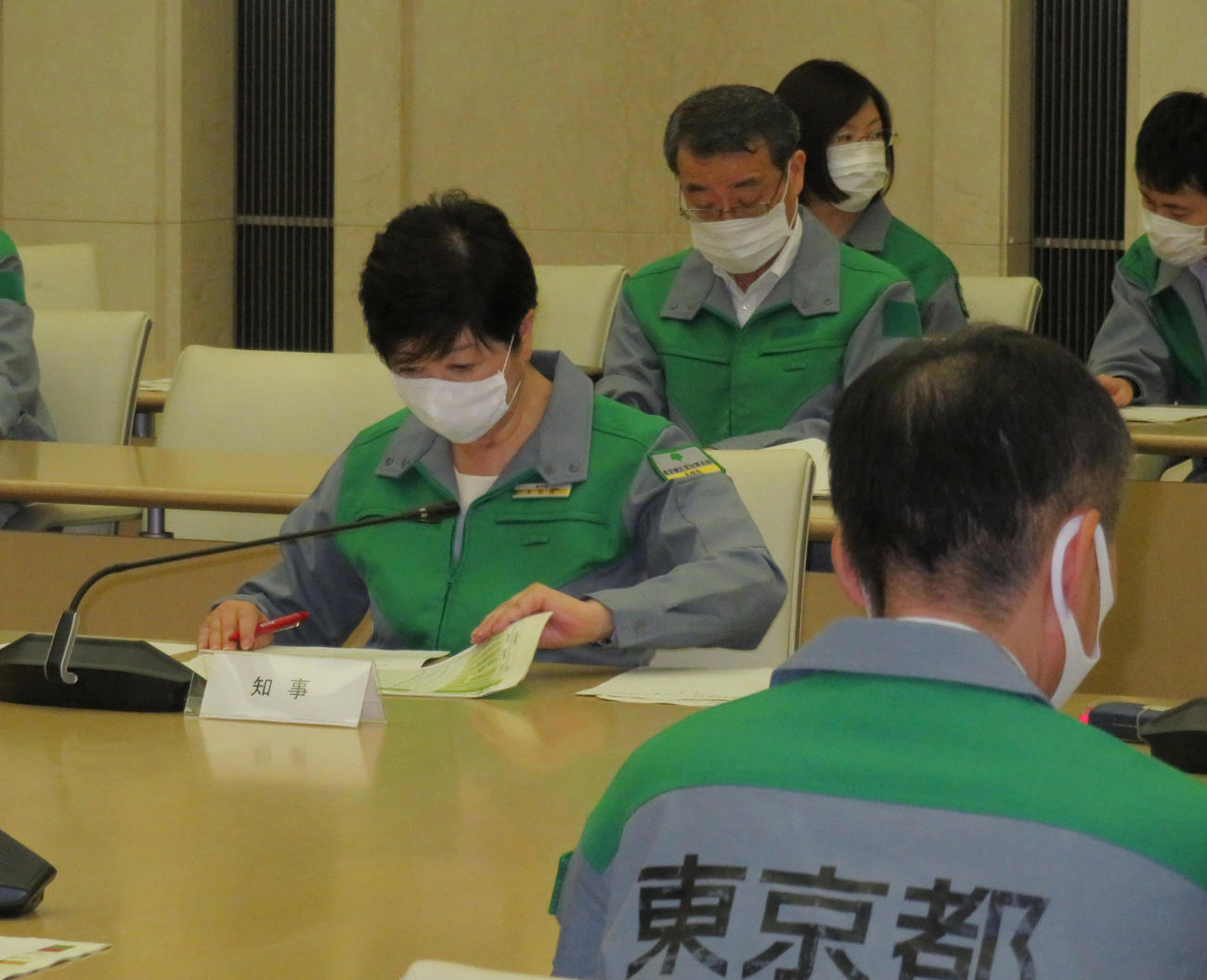 モニタリング会議に出席した、東京都の小池百合子知事（撮影・佐藤勝亮）