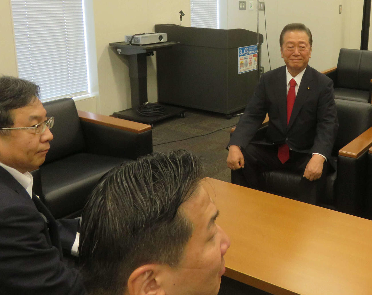 新党結成に合意した小沢一郎衆院議員（右）と立憲民主党の枝野幸男代表（左）、福山哲郎幹事長（撮影・大上悟）