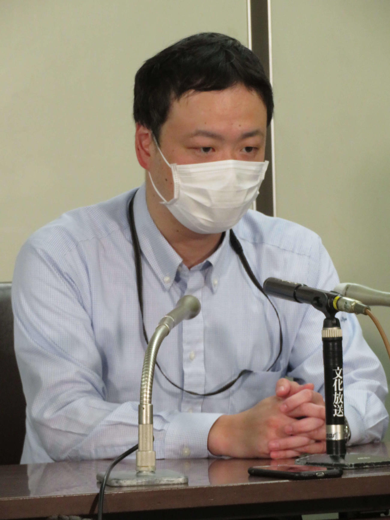 判決後、会見を行った原告女性の代理人を務める小沢一仁弁護士（撮影・近藤由美子）