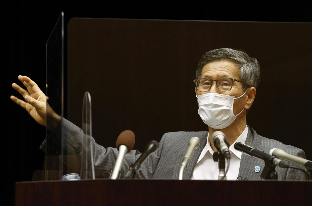 新型コロナウイルス感染症対策分科会を終え、記者会見する尾身茂会長（共同）