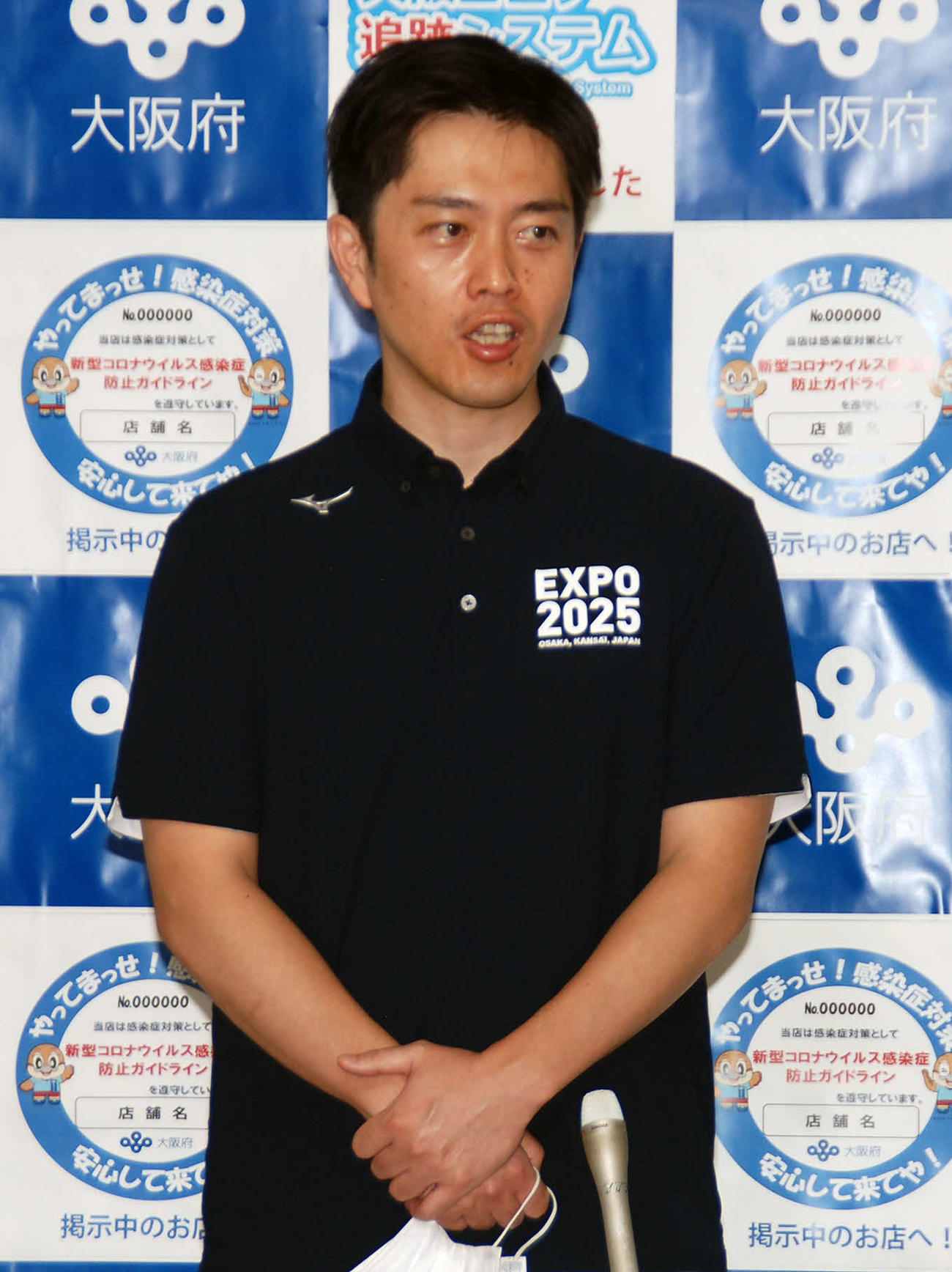25年大阪・関西万博の公式ロゴマークについて語る吉村洋文知事（撮影・松浦隆司）