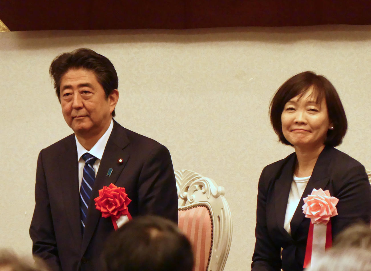 安倍晋三首相（左）と昭恵夫人（2018年8月11日撮影）