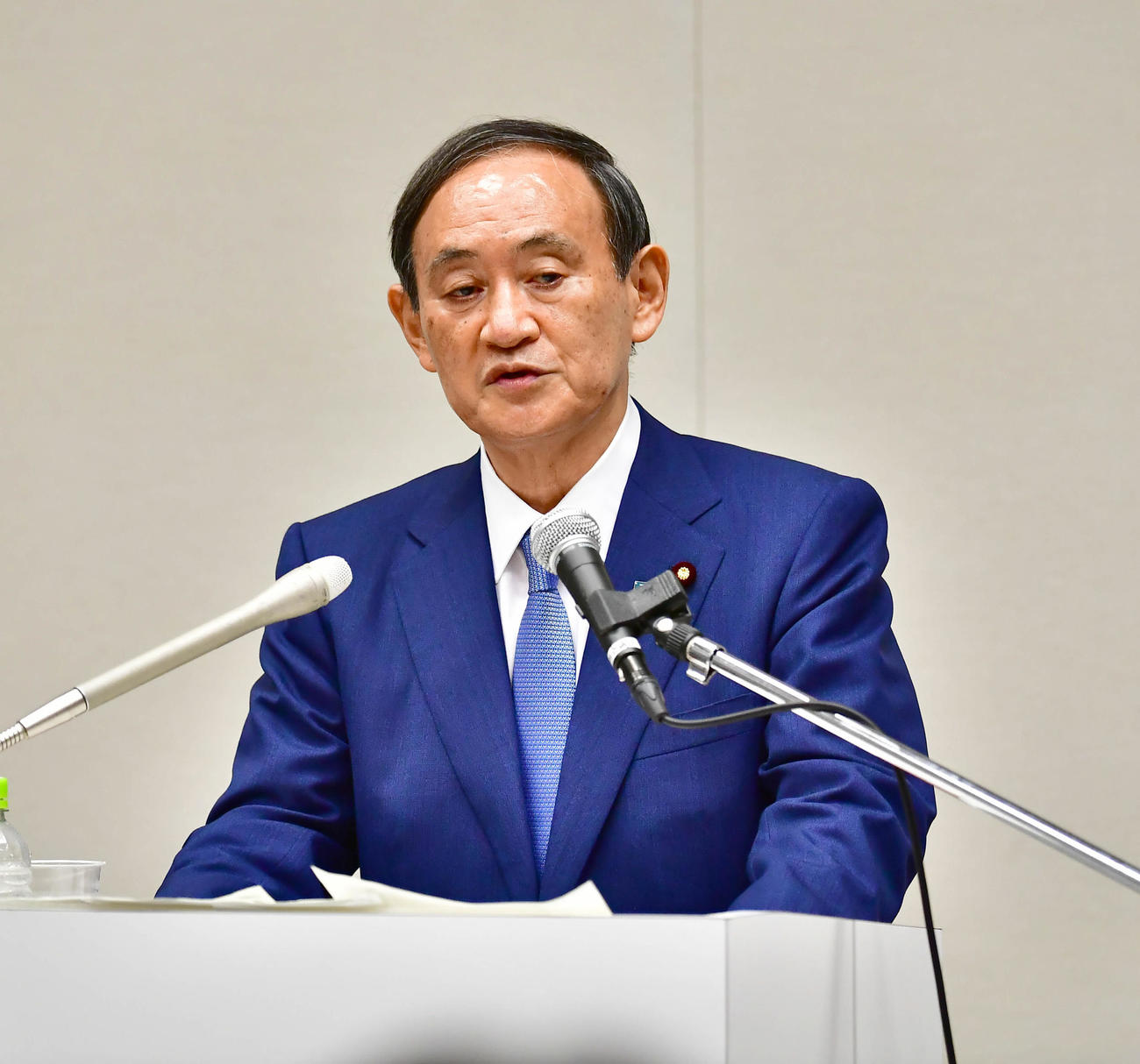 自民党総裁選への立候補を表明する会見に臨む菅官房長官（撮影・小沢裕）