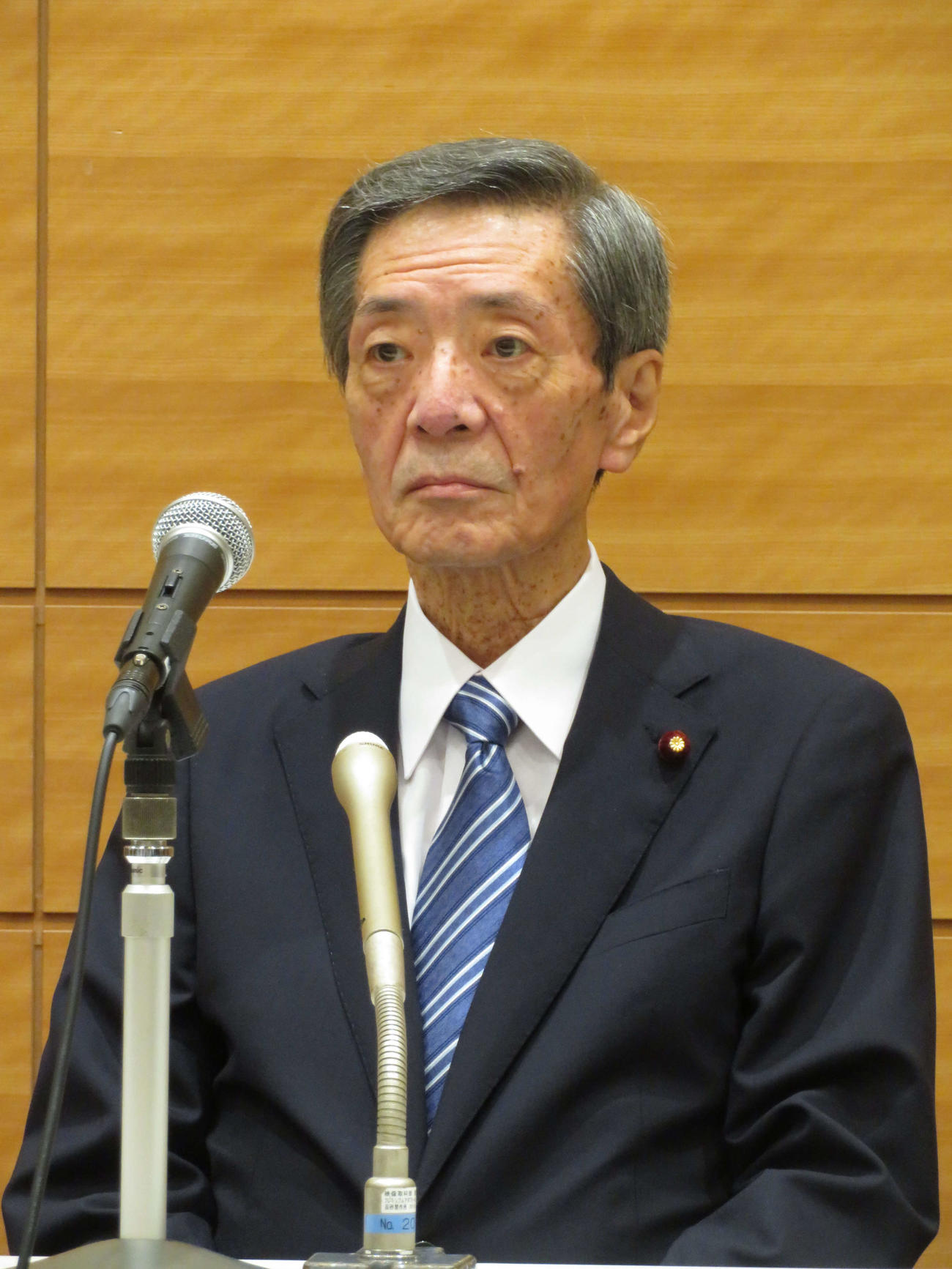 麻生派会長の麻生太郎副総理兼財務相、細田派の細田博之会長とともに、合同会見を行った竹下派の竹下亘会長（撮影・近藤由美子）