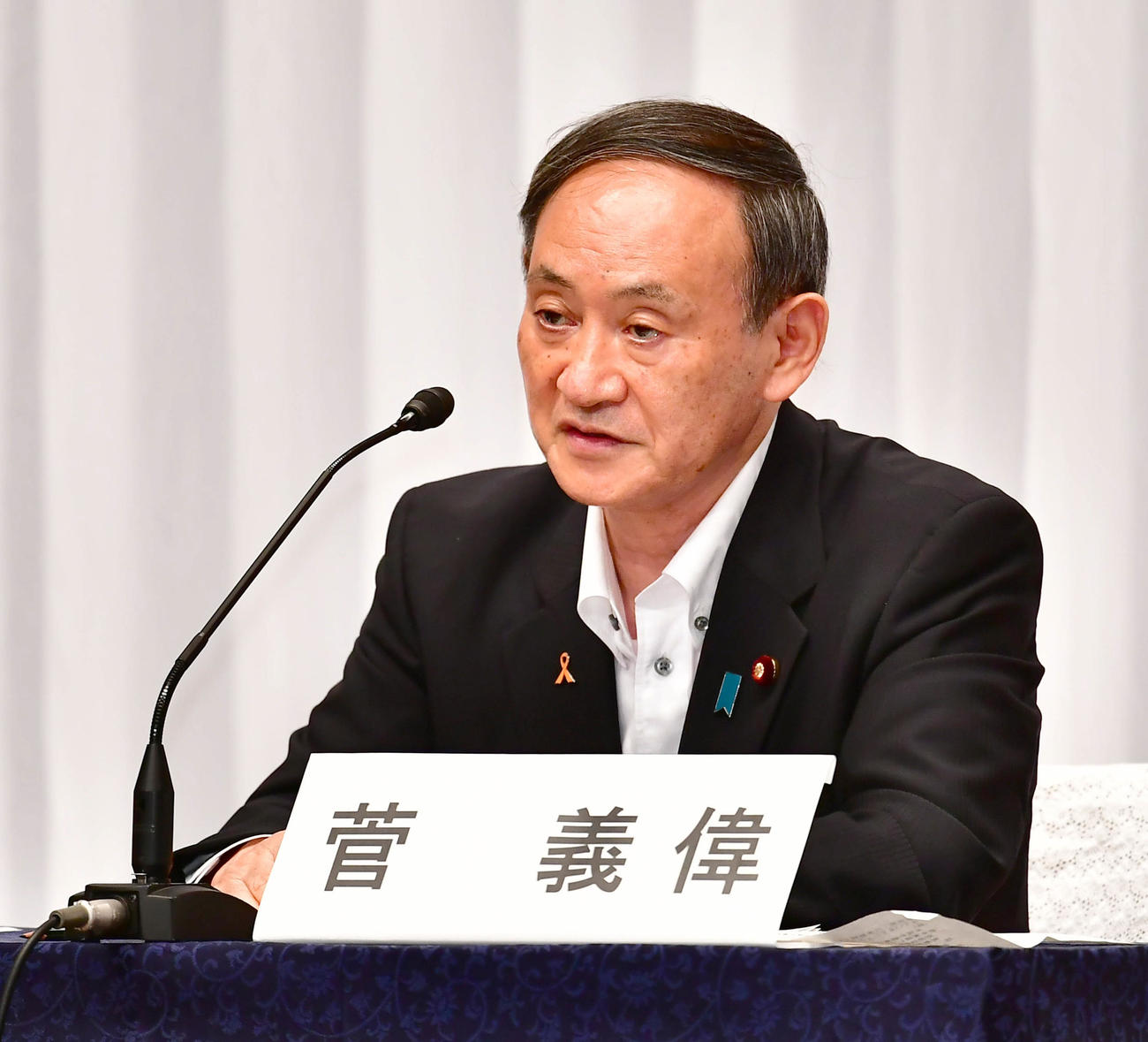 青年局・女性局主催の自民党総裁選公開討論会に臨む菅官房長官（撮影・小沢裕）
